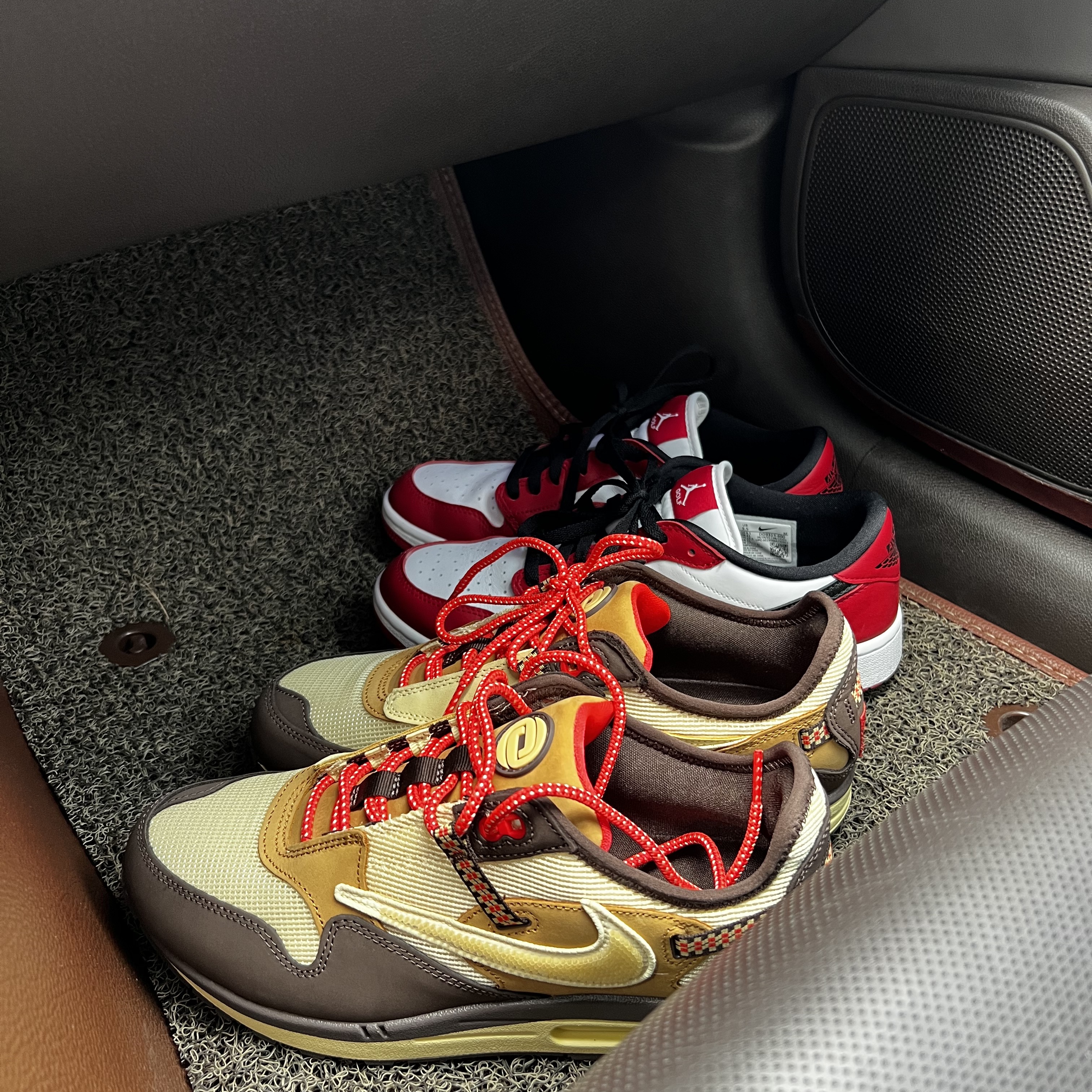 Nike x Travis Scott Air Max 1 Cact.us Brown, Jordan 1 Low Golf Chicago 착용 스타일