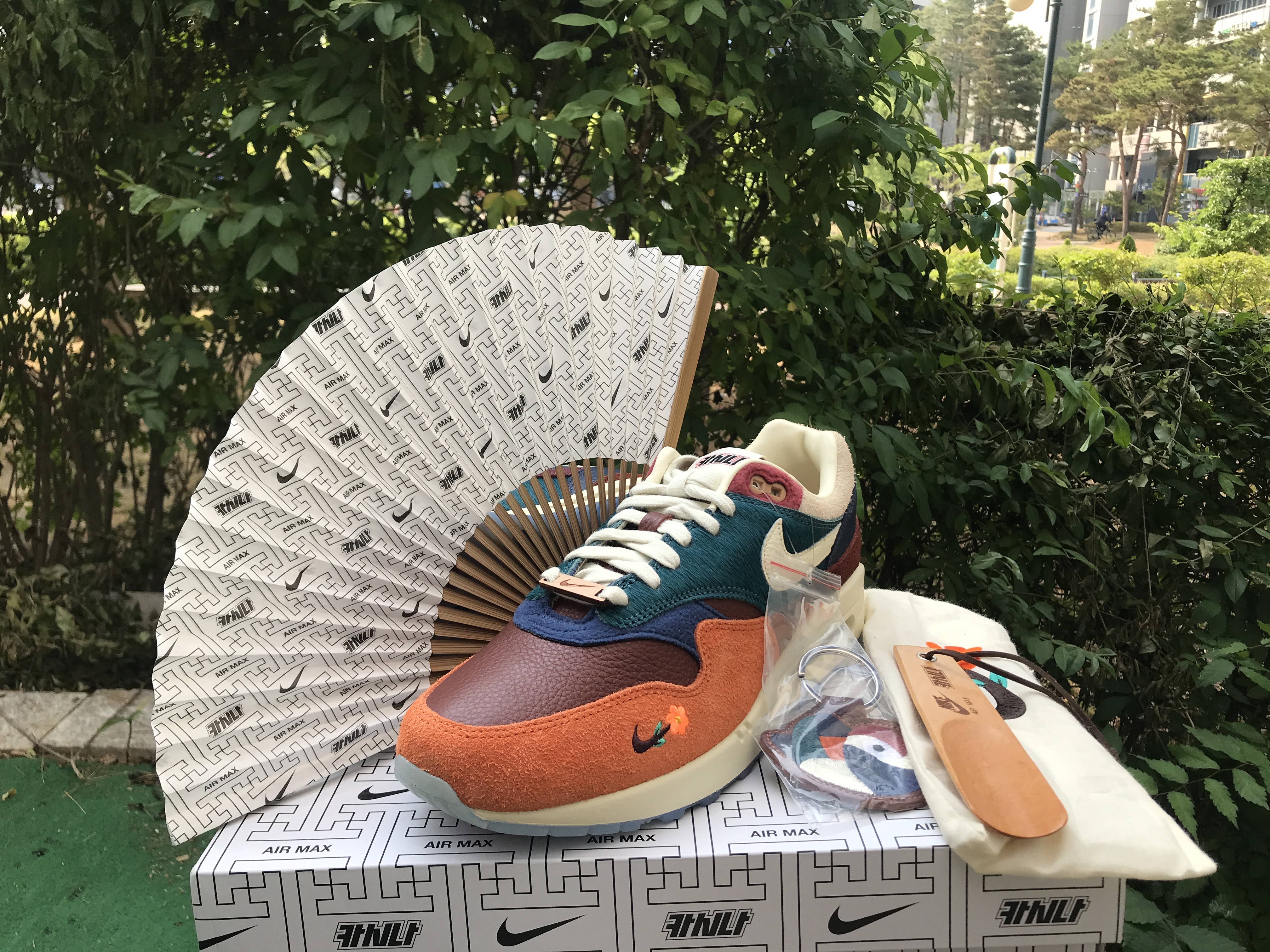 Nike x Kasina Air Max 1 SP Won-Ang Orange, Nike x Kasina Air Max 1 SP Won-Ang Orange (With Special Gift) 착용 스타일 - 1
