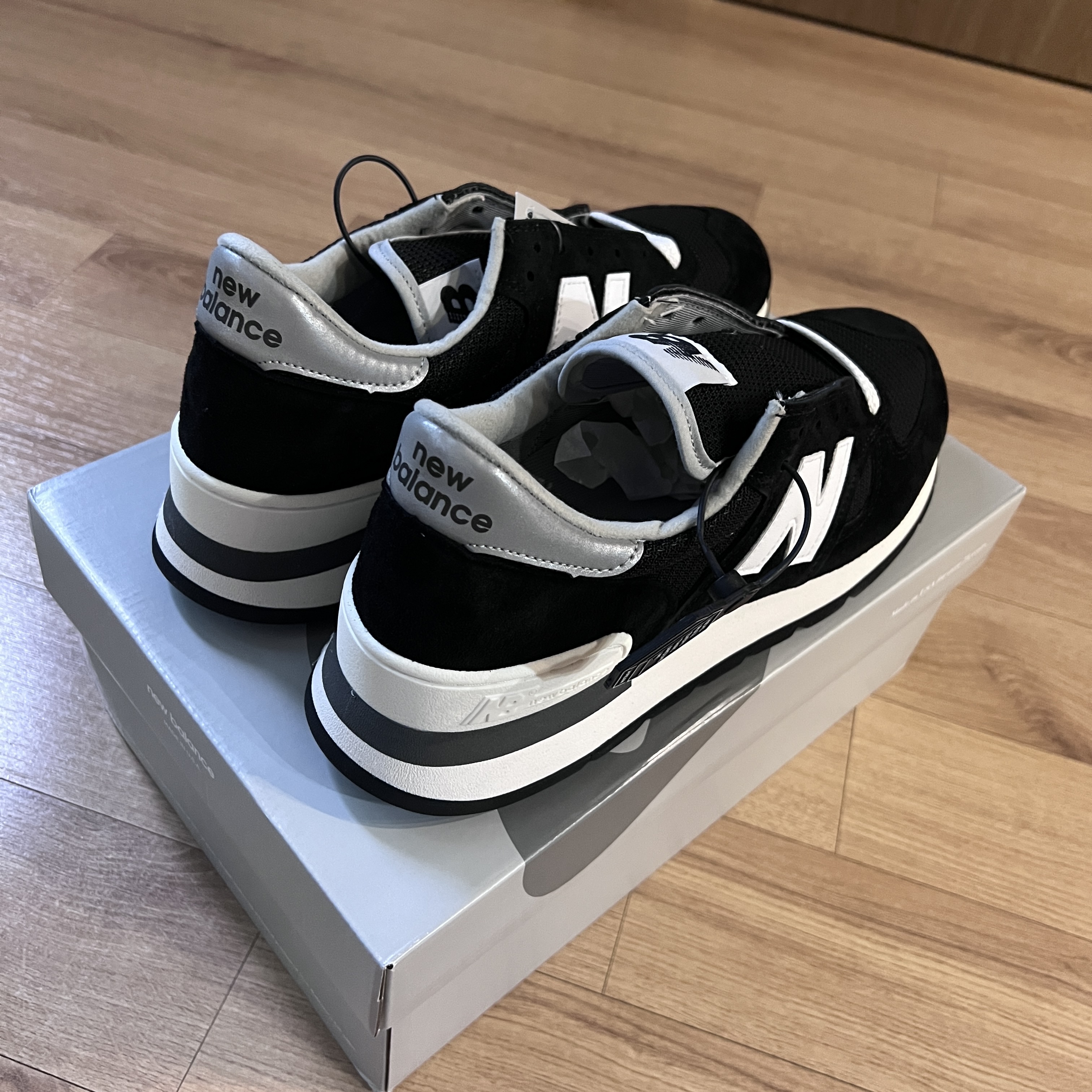 New Balance 990v1 Made in USA Black 착용 스타일 - 2