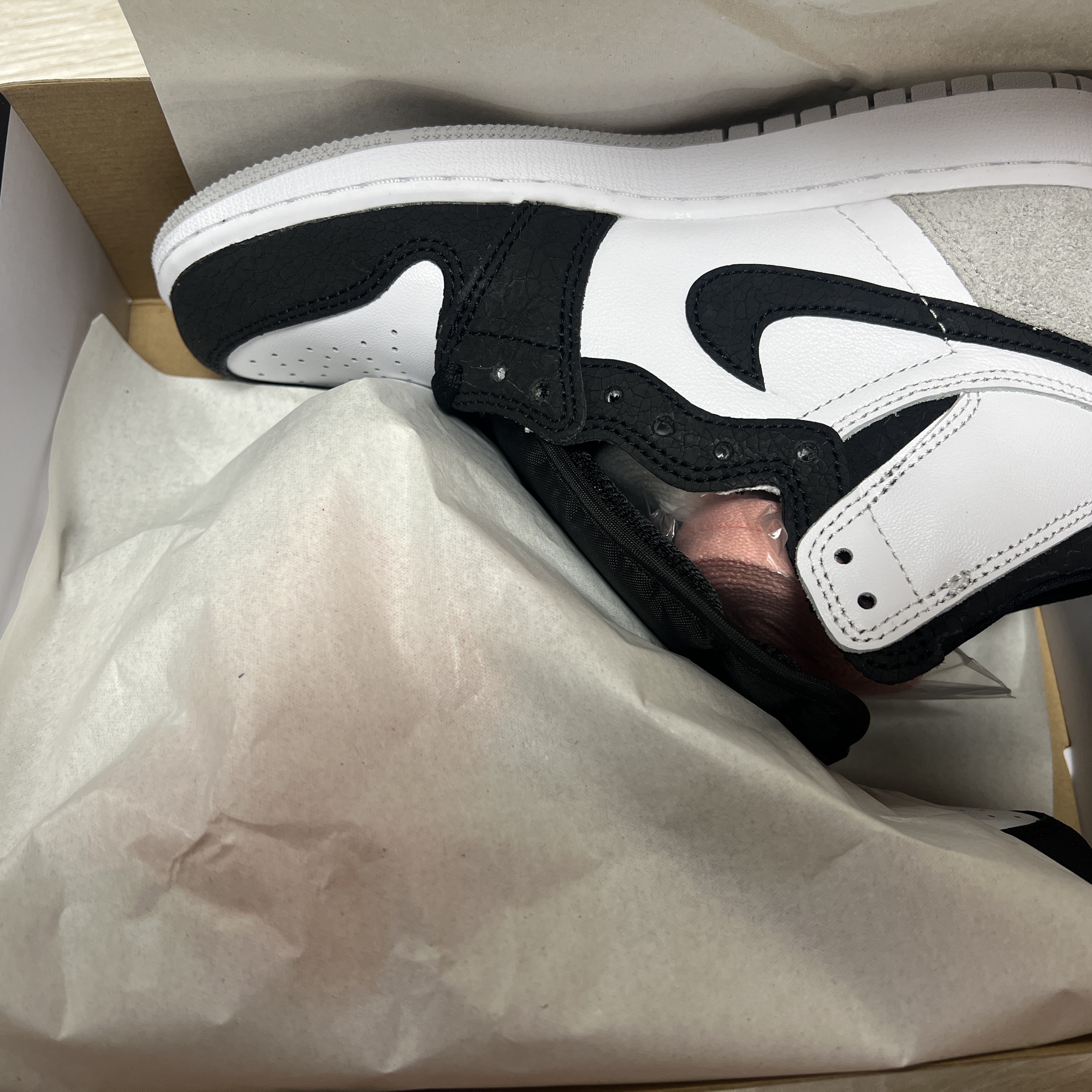 Jordan 1 Retro High OG Bleached Coral, (GS) Jordan 1 Retro High OG Bleached Coral 착용 스타일 - 1