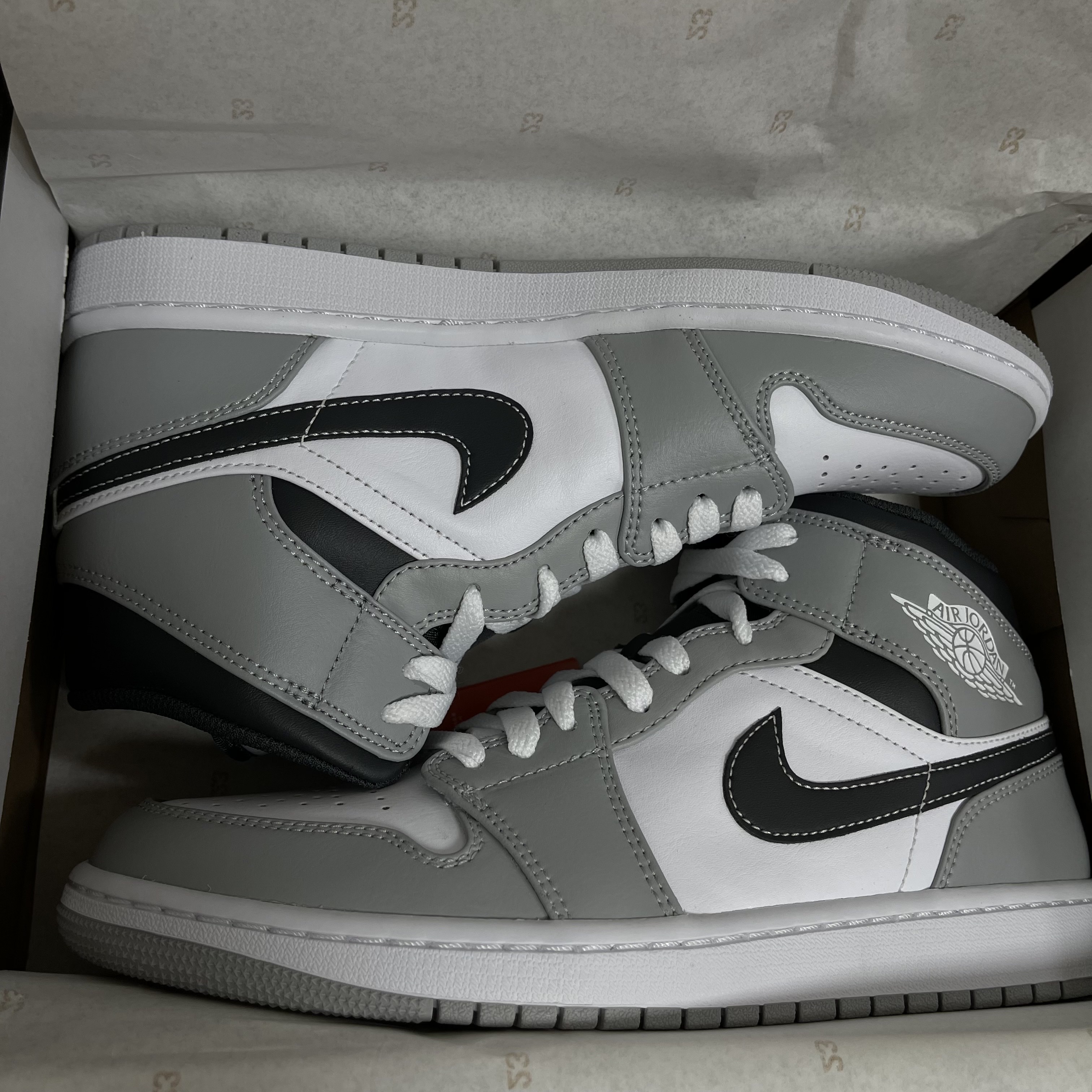 Jordan 1 Mid Light Smoke Grey Anthracite 착용 스타일