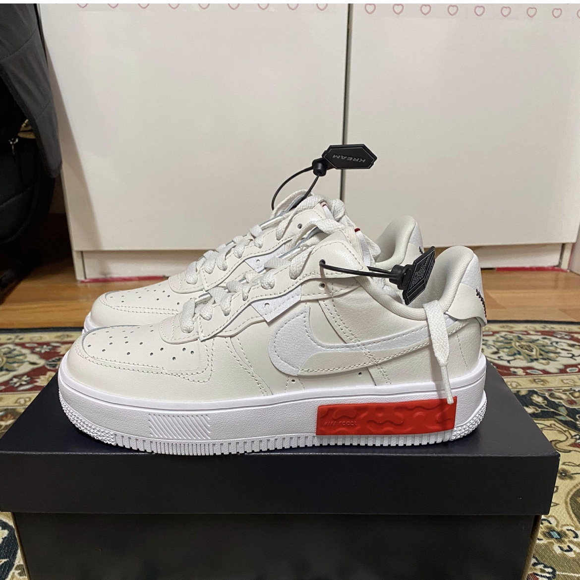 (W) Nike Air Force 1 Fontanka Pearl White, (W) Nike Air Force 1 Fontanka Phantom White 착용 스타일 - 4