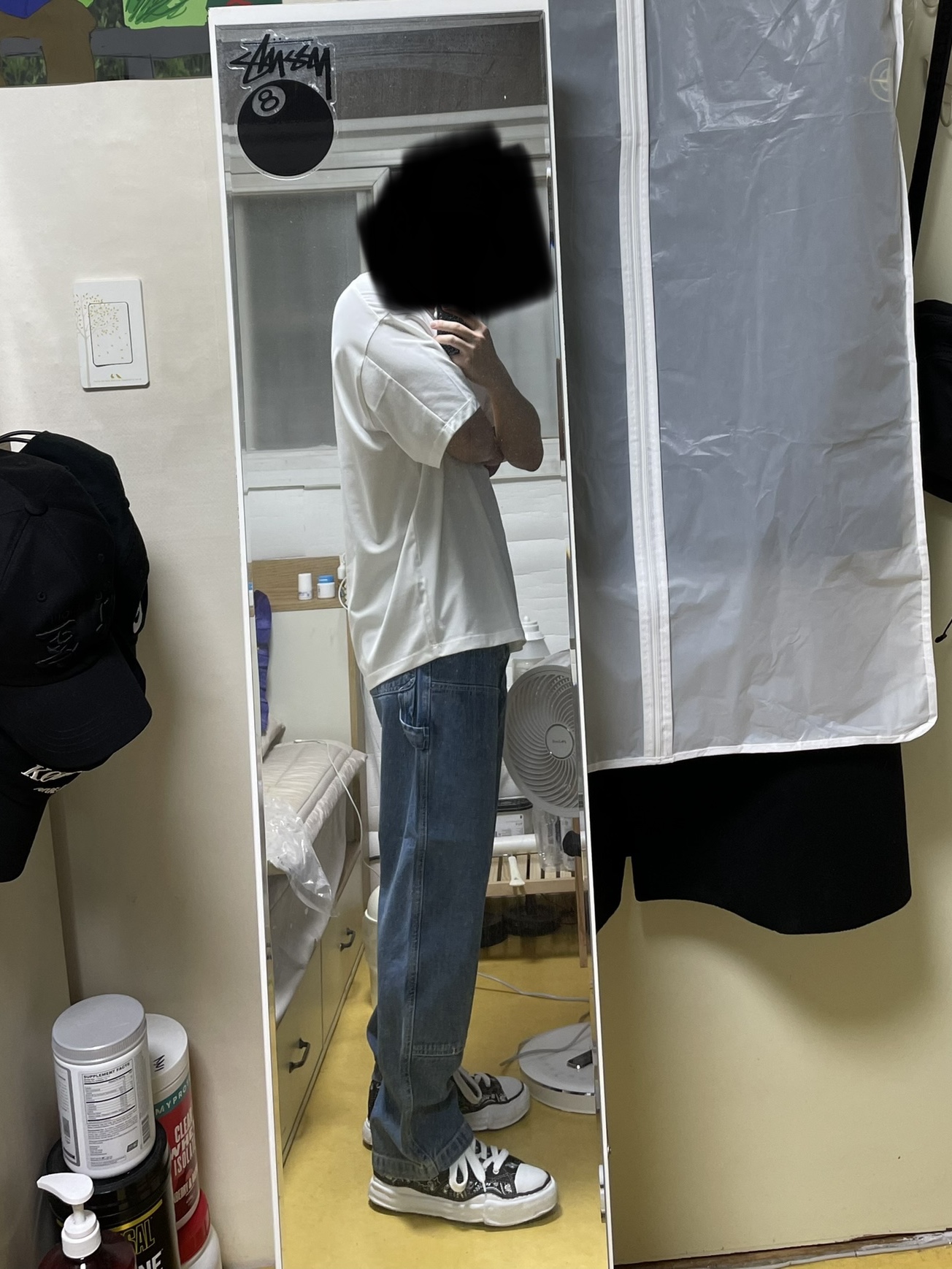 Adidas Yeezy Foam RNNR Sand, Stussy Denim Work Pants Blue 착용 스타일 - 4