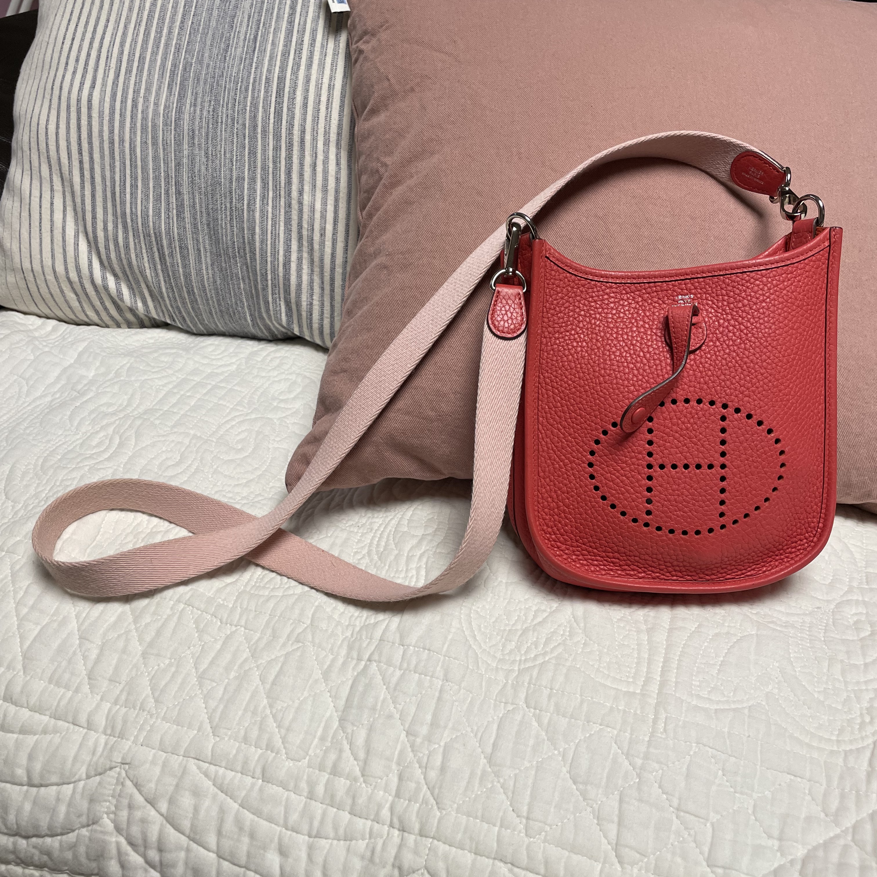 Hermes Evelyne 16 Amazone Bag Maurice & Palladium Rouge De Coeur Bleu Frida 착용 스타일 - 1