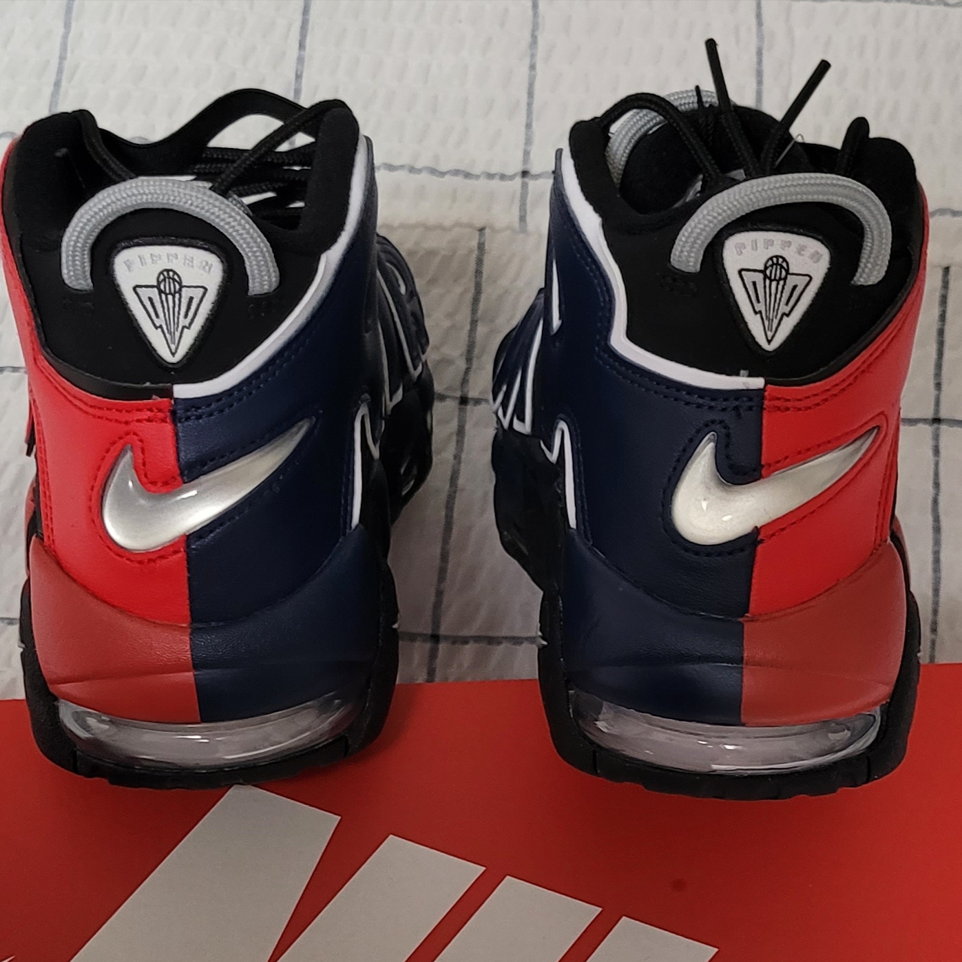 Nike Air More Uptempo 96 Black University Red 착용 스타일 - 1