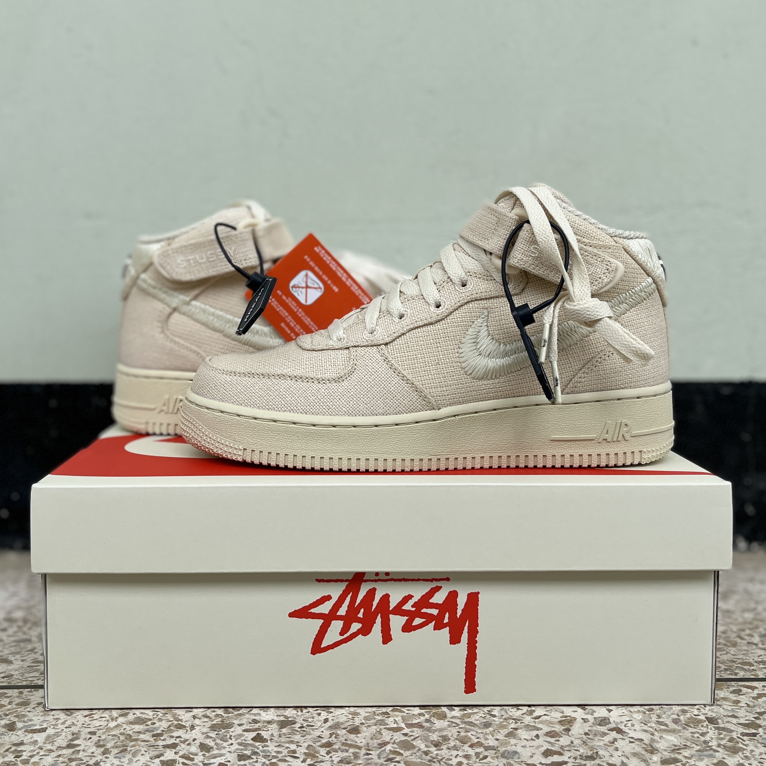 Nike x Stussy Air Force 1 '07 Mid SP Fossil 착용 스타일 - 1