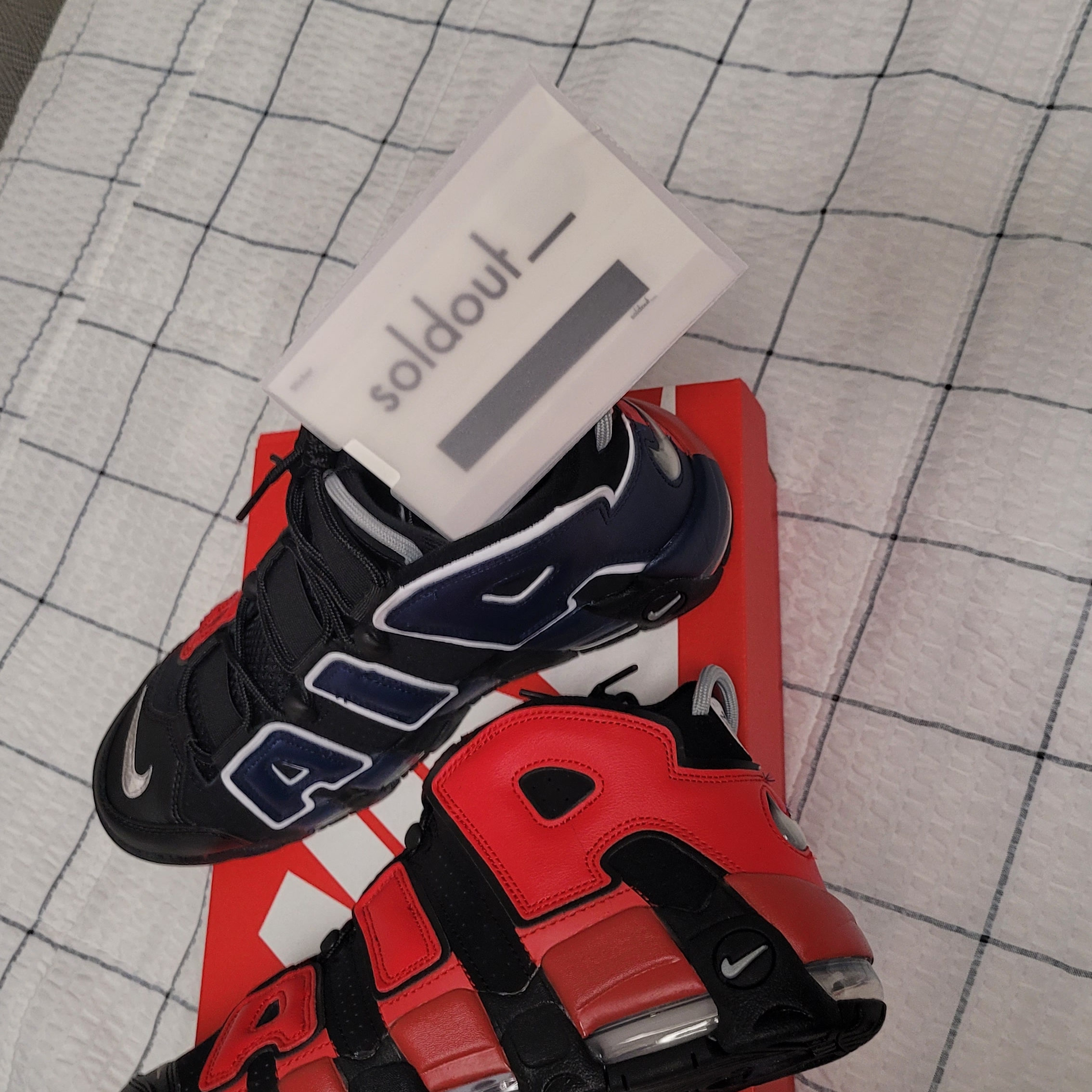 Nike Air More Uptempo 96 Black University Red 착용 스타일 - 4