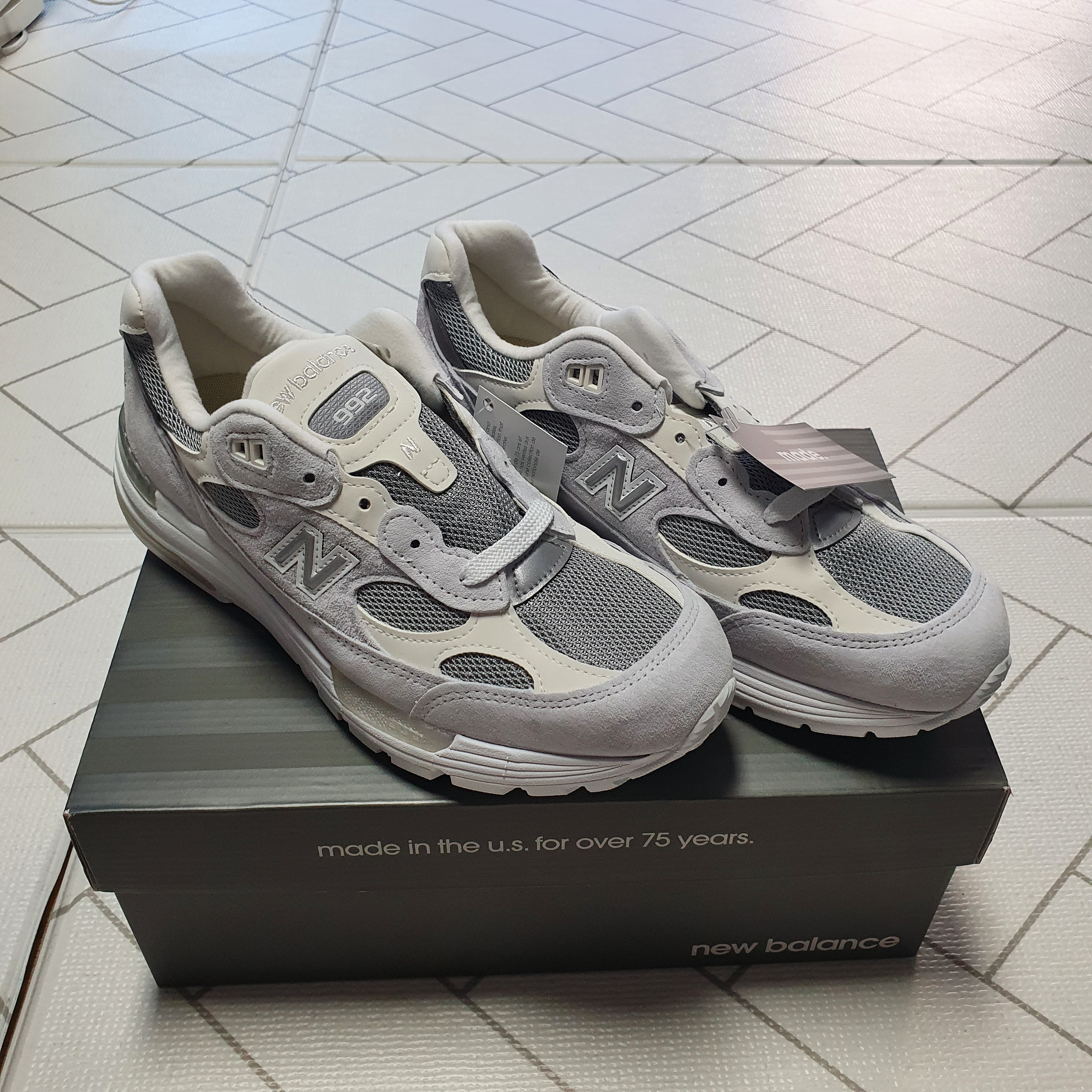 New Balance 992 Made in USA Grey - D Standard, New Balance 992 Made in USA Navy 착용 스타일 - 3