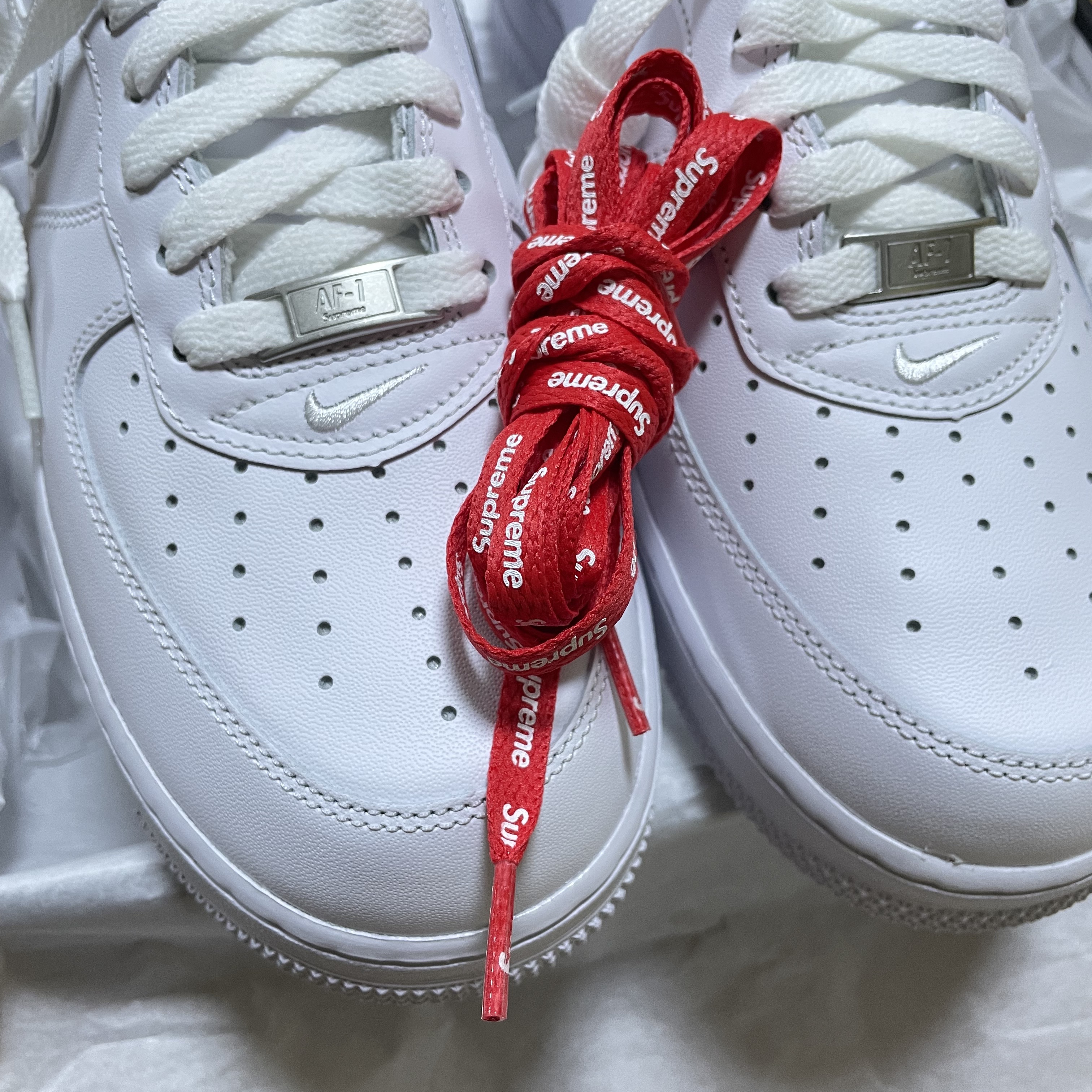 Nike x Supreme Air Force 1 Low White 착용 스타일 - 3