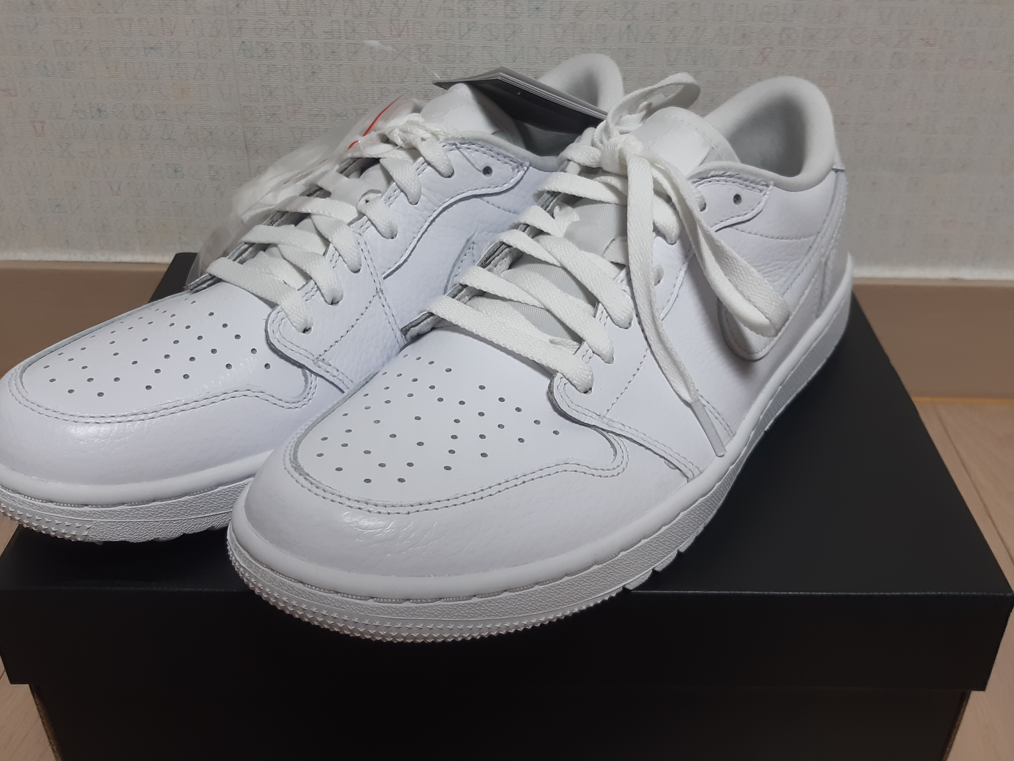 Jordan 1 Low Golf Triple White 착용 스타일 - 2