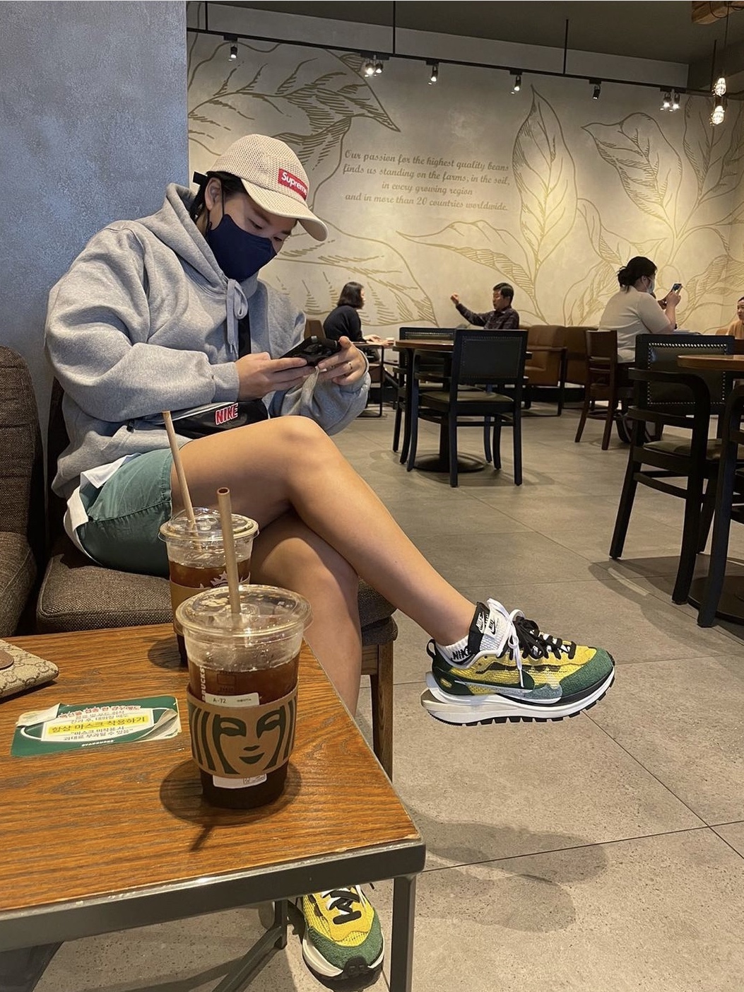 Supreme String Camp Cap Natural - 21SS, Nike x Sacai VaporWaffle Tour Yellow & Gorge Green Sail 착용 스타일