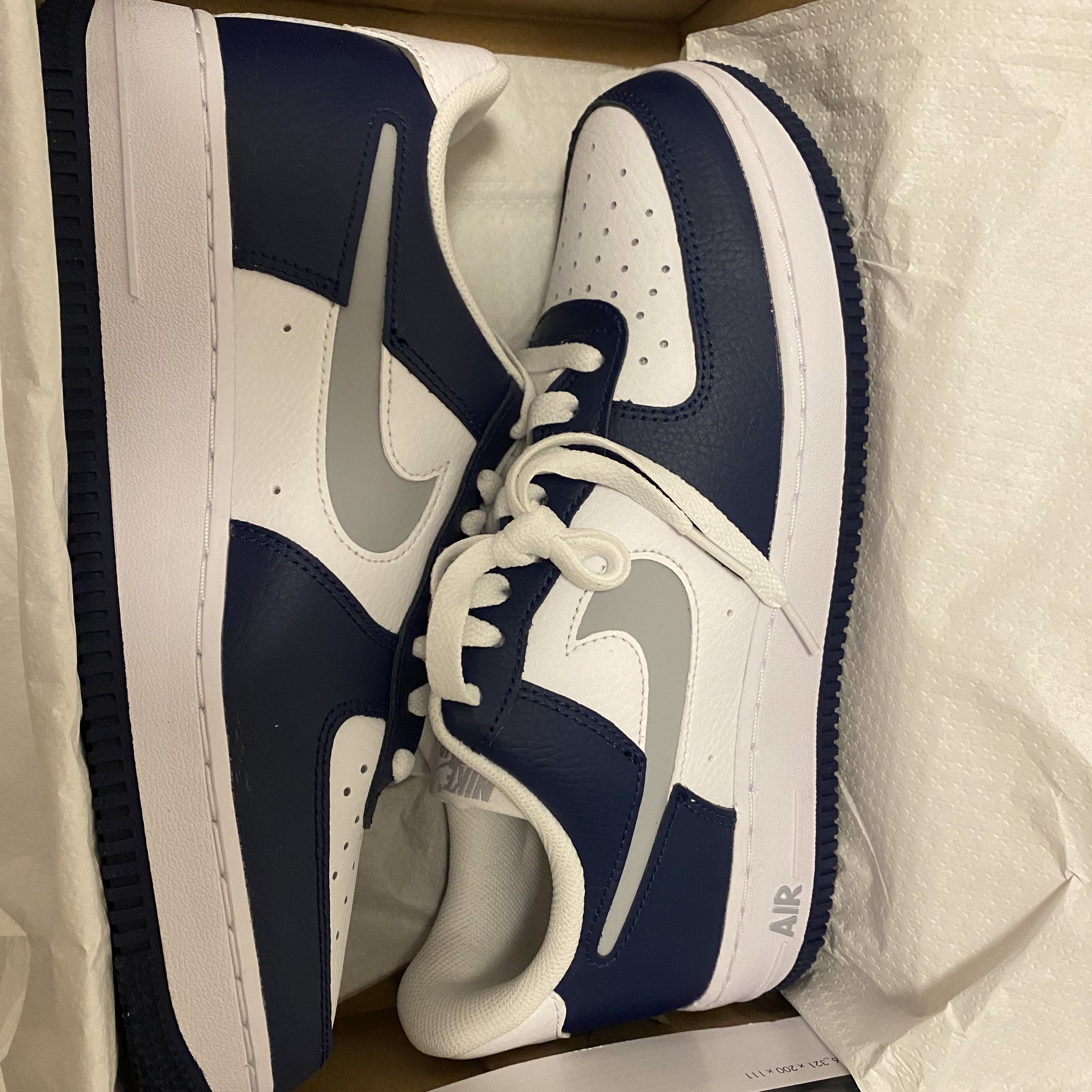 Nike Air Force 1 '07 Cut Out Swoosh Midnight Navy 착용 스타일 - 2