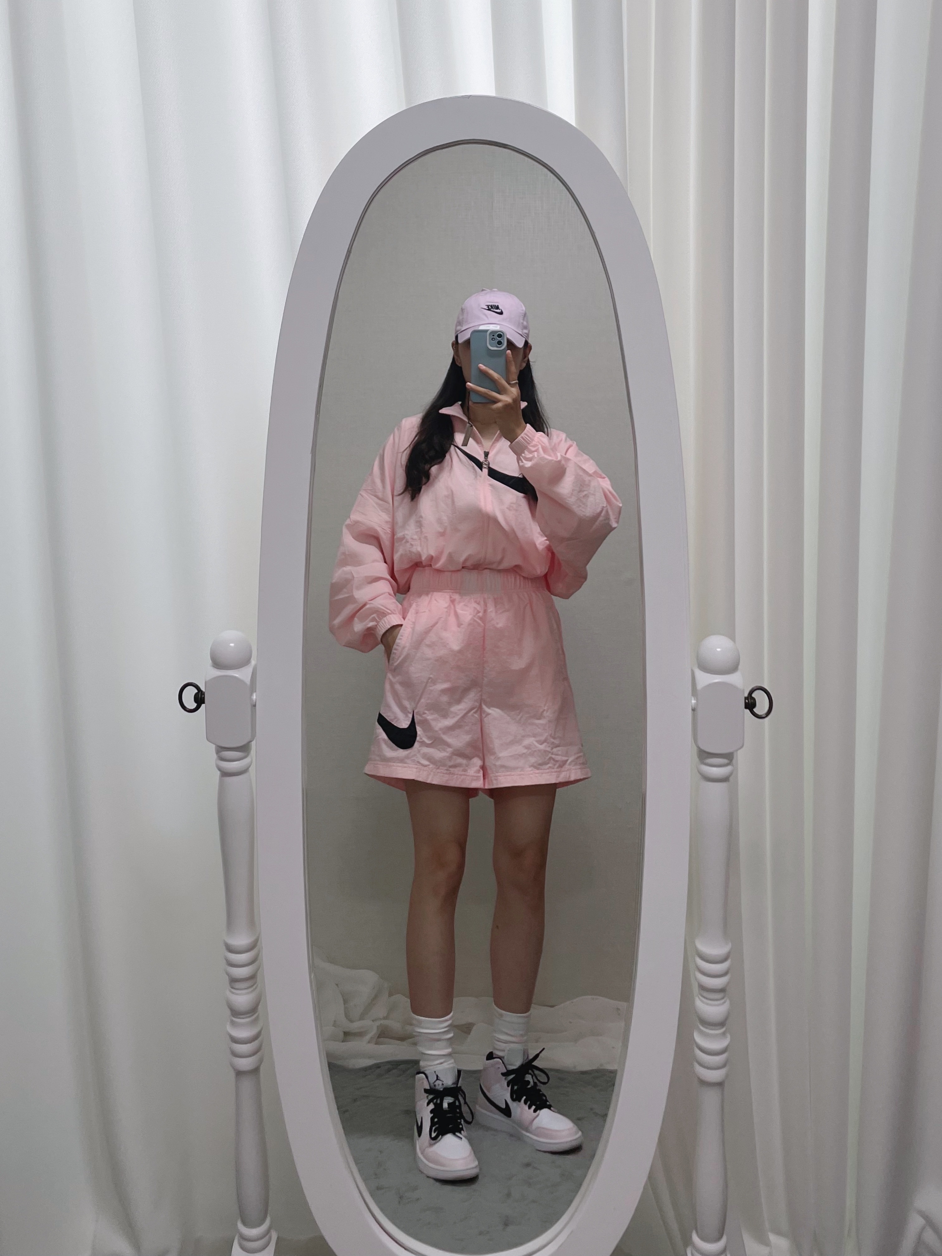 (W) Jordan 1 Mid Barely Rose, (Kids) Nike Everyday Plus Socks Pink White (6 Pack/Korean Ver.) 착용 스타일 - 1