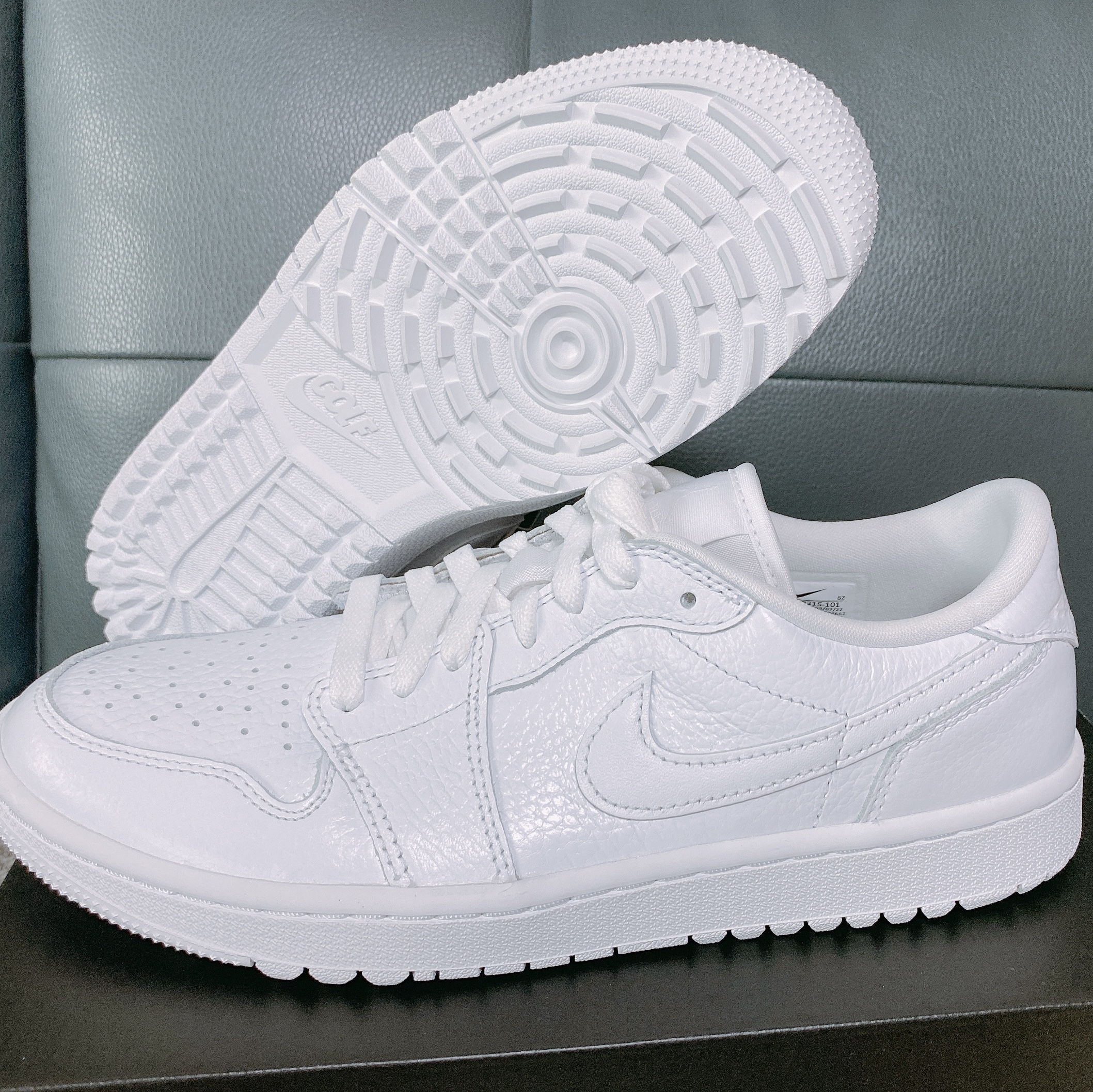 Jordan 1 Low Golf Triple White 착용 스타일 - 4