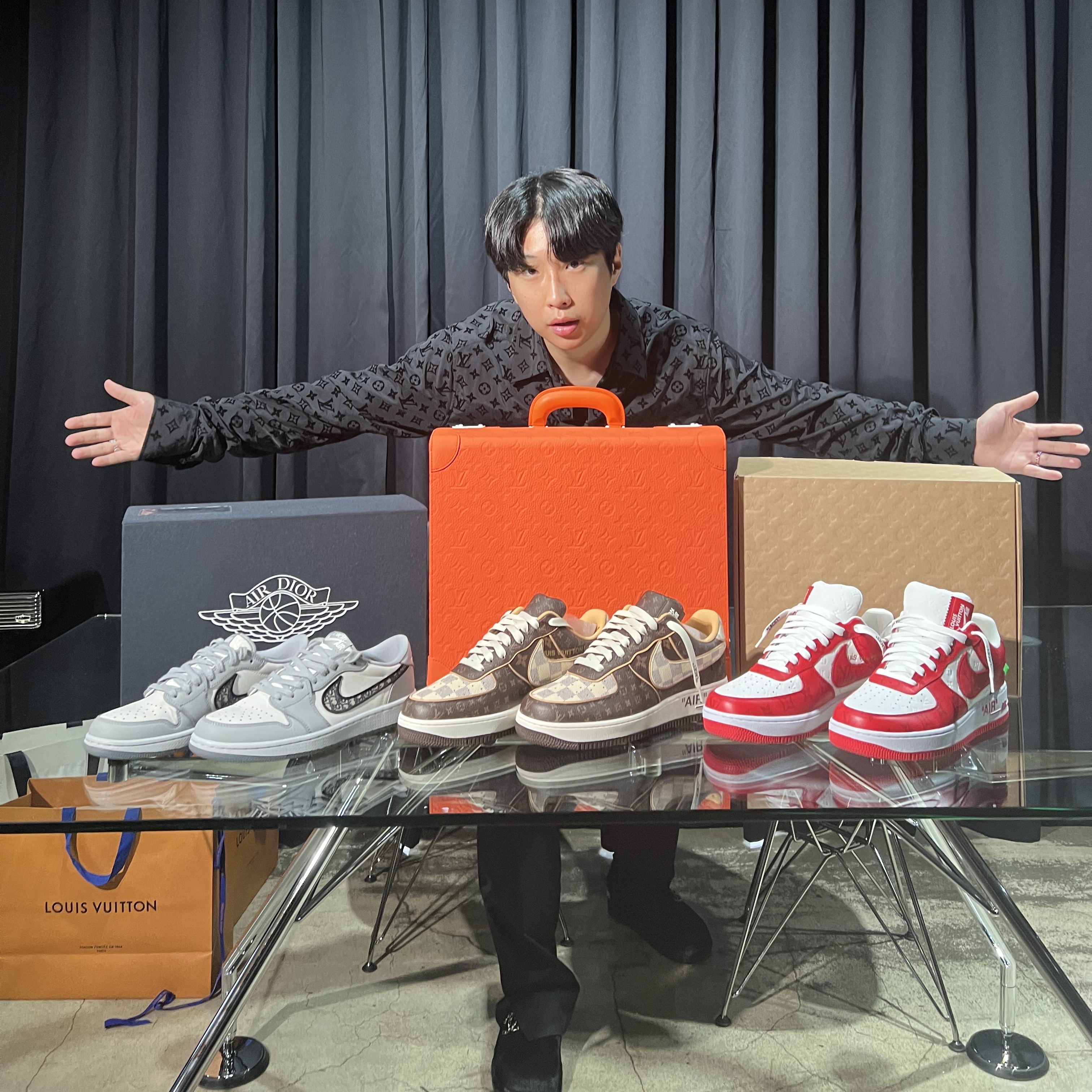 Jordan 1 x Dior Low OG, Louis Vuitton x Nike Air Force 1 Low by Virgil Abloh White Comet Red 착용 스타일