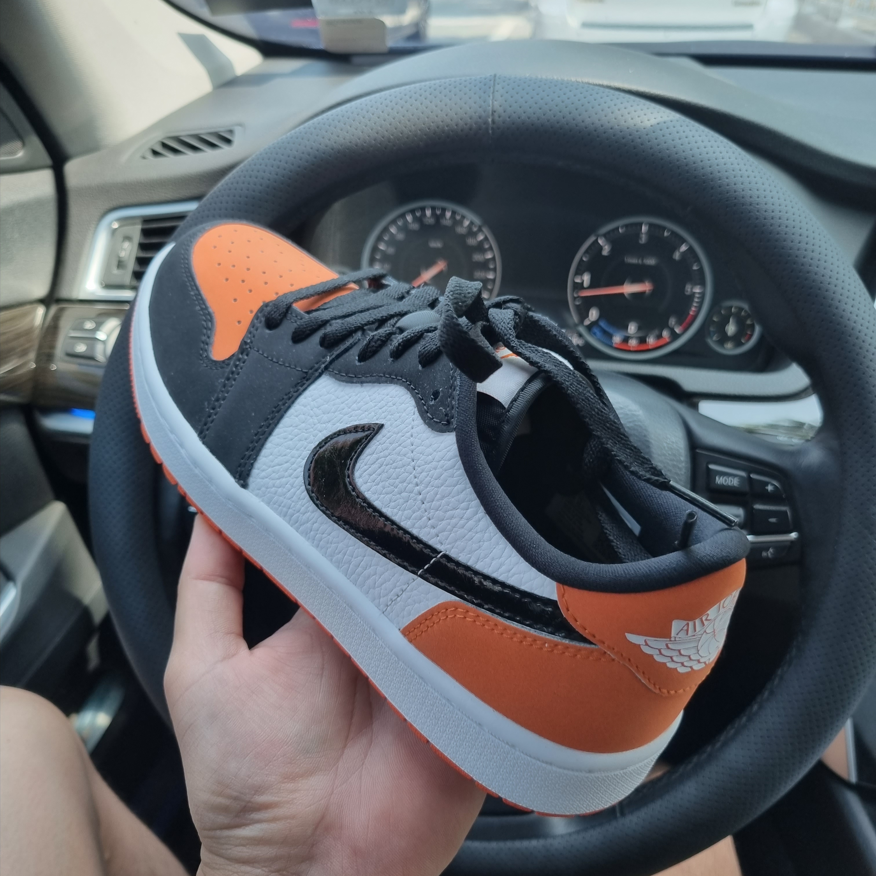 Jordan 1 Low Golf Starfish 착용 스타일