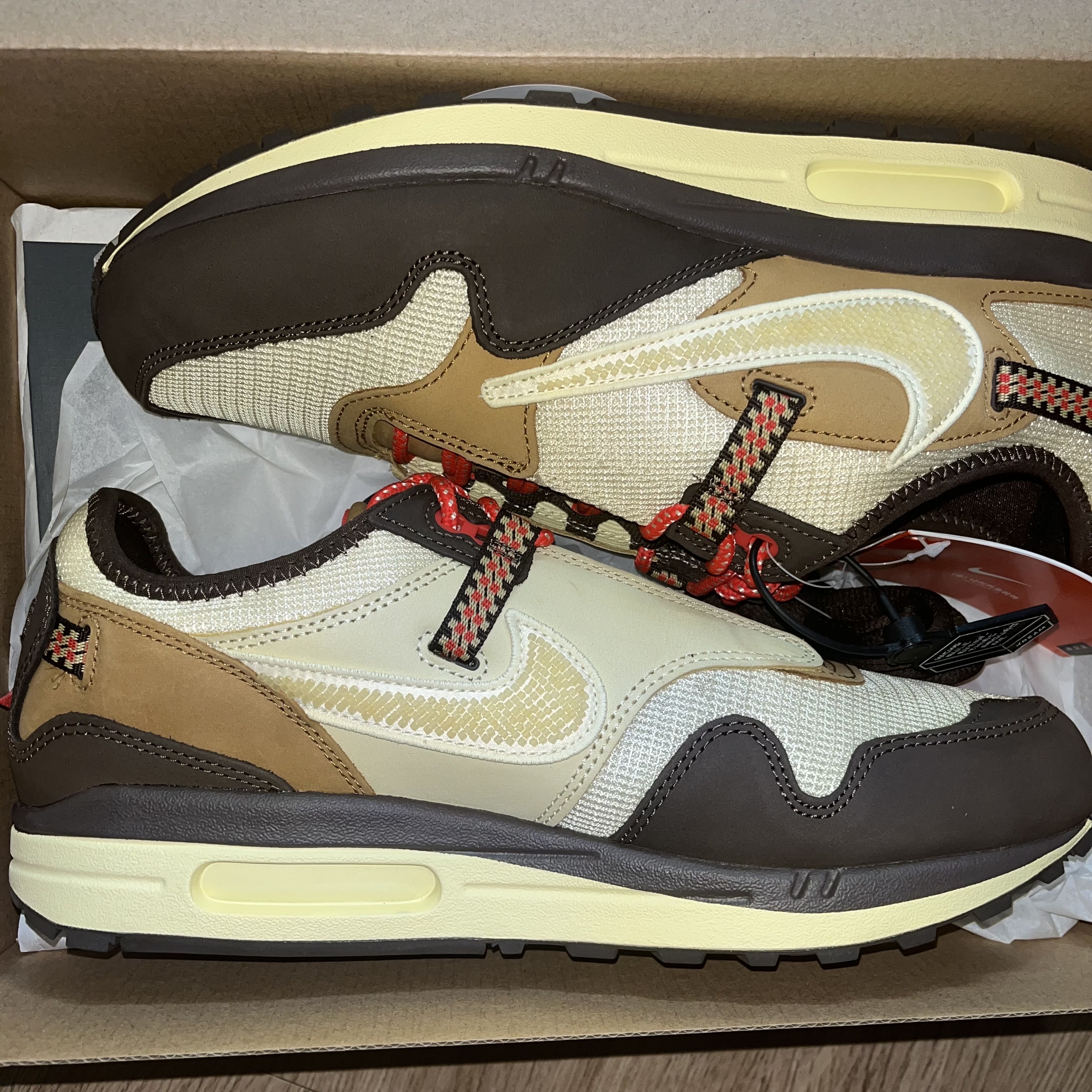Nike x Travis Scott Air Max 1 Cact.us Brown 착용 스타일
