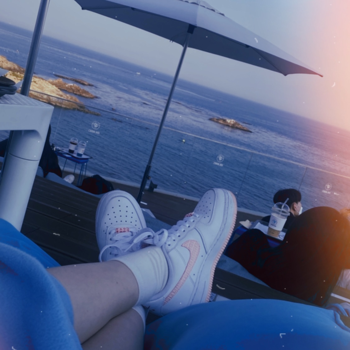 (W) Nike Air Force 1 '07 Valentine Day 2022 착용 스타일 - 2