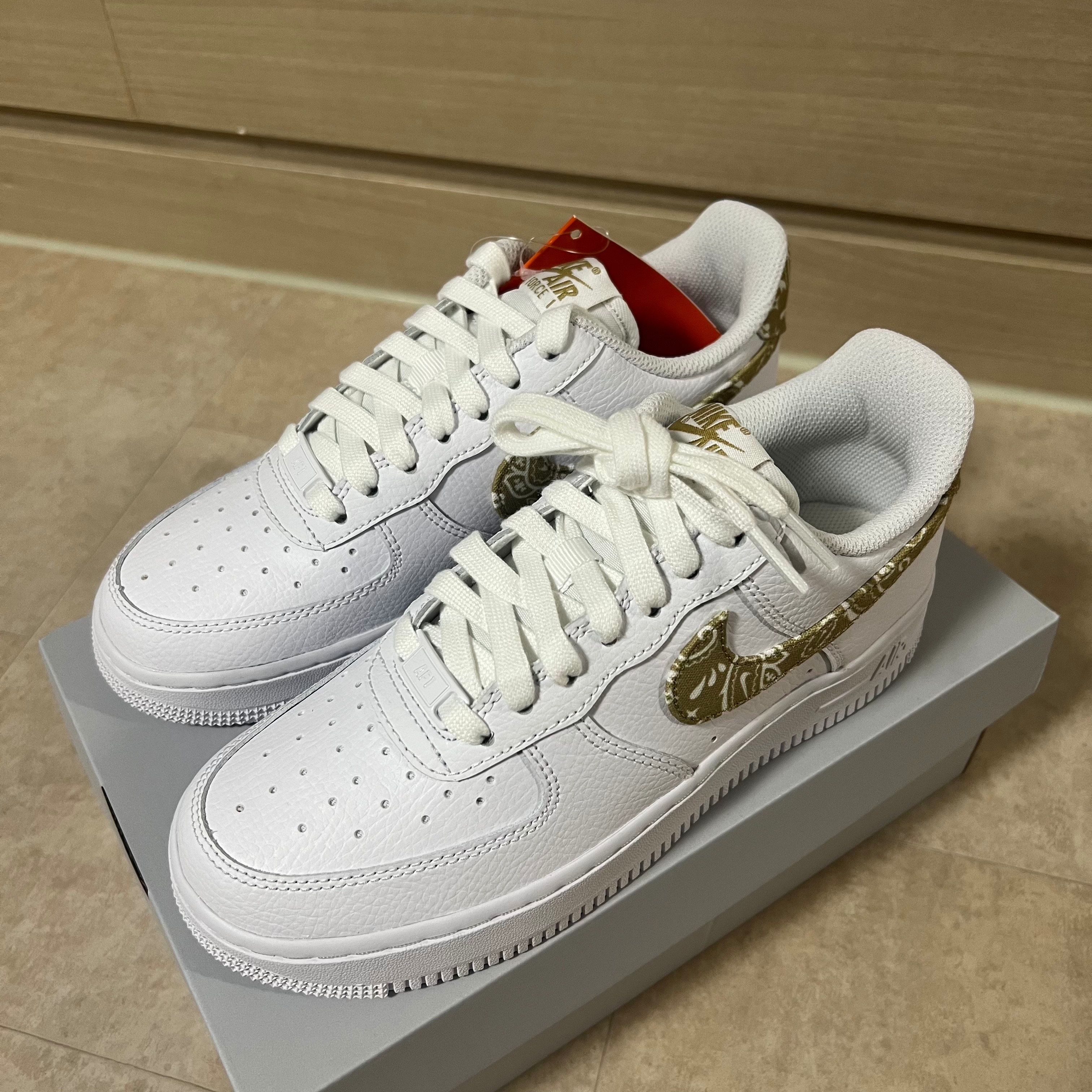 (W) Nike Air Force 1 '07 Essential White Barely 착용 스타일 - 4