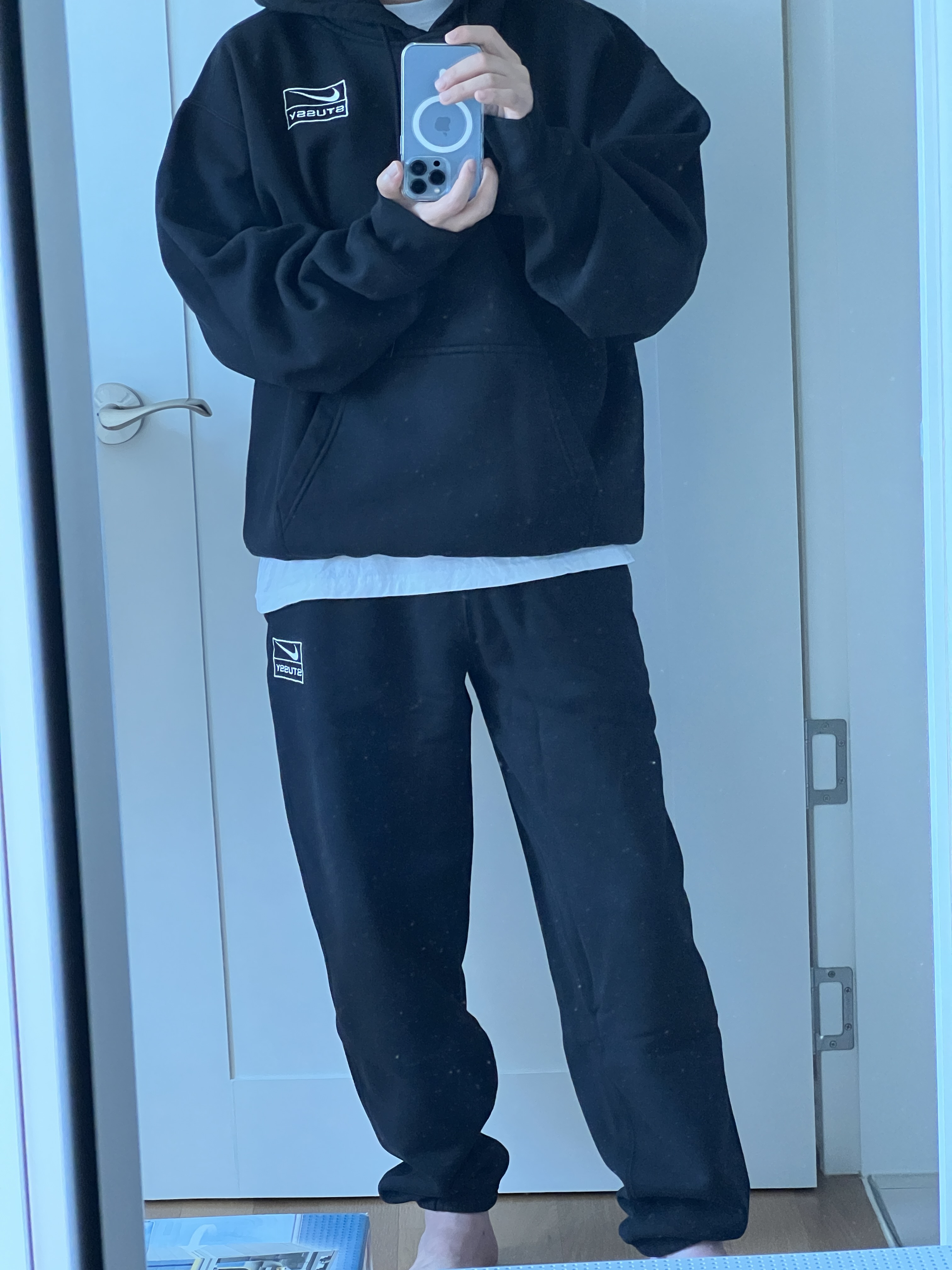 Nike x Stussy NRG RA Washed Pullover Hoodie Black (DN4028-010), Nike x Stussy NRG RA Washed Fleece Pants Black (DN4030-010) 착용 스타일