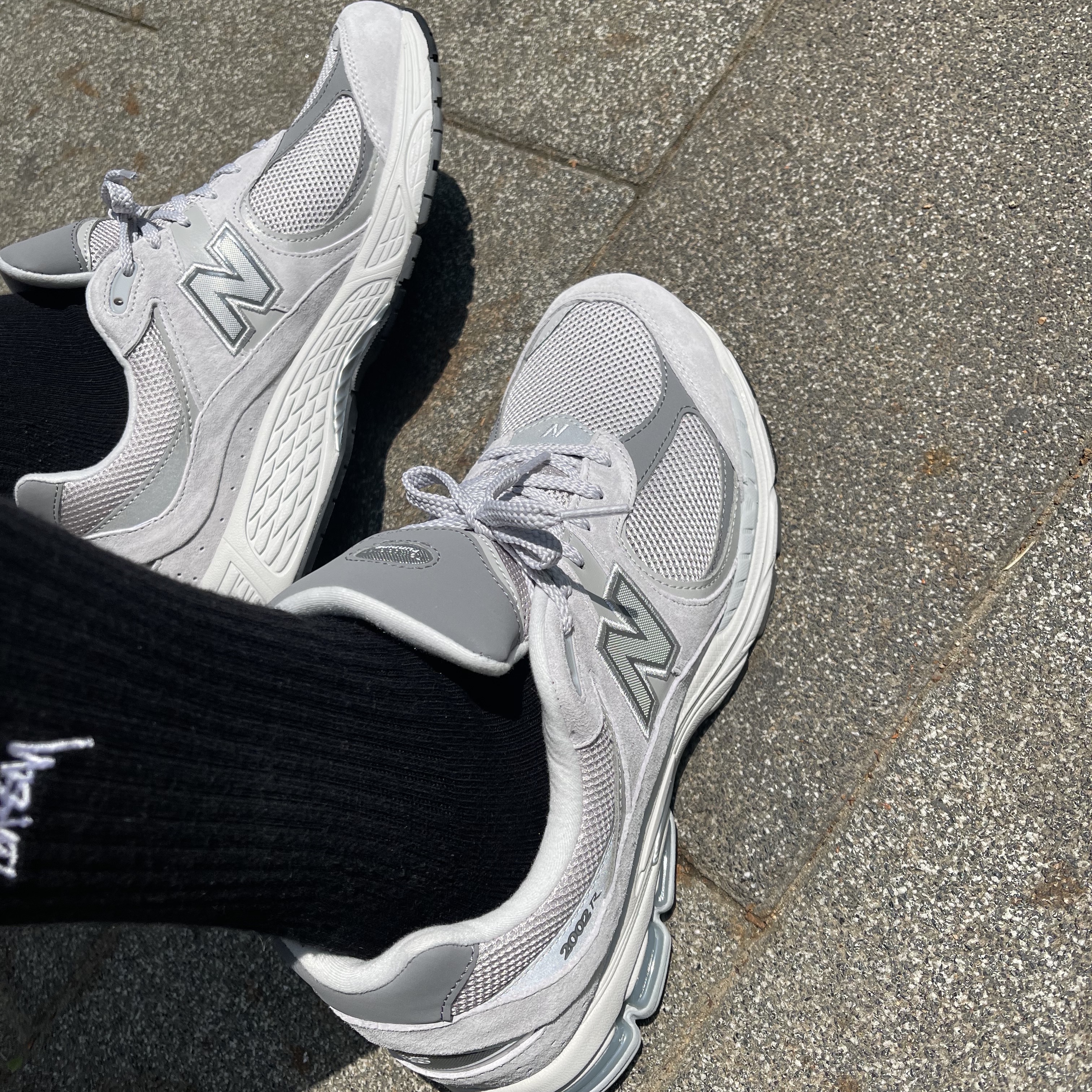 New Balance 2002R T2 Gray 착용 스타일 - 3