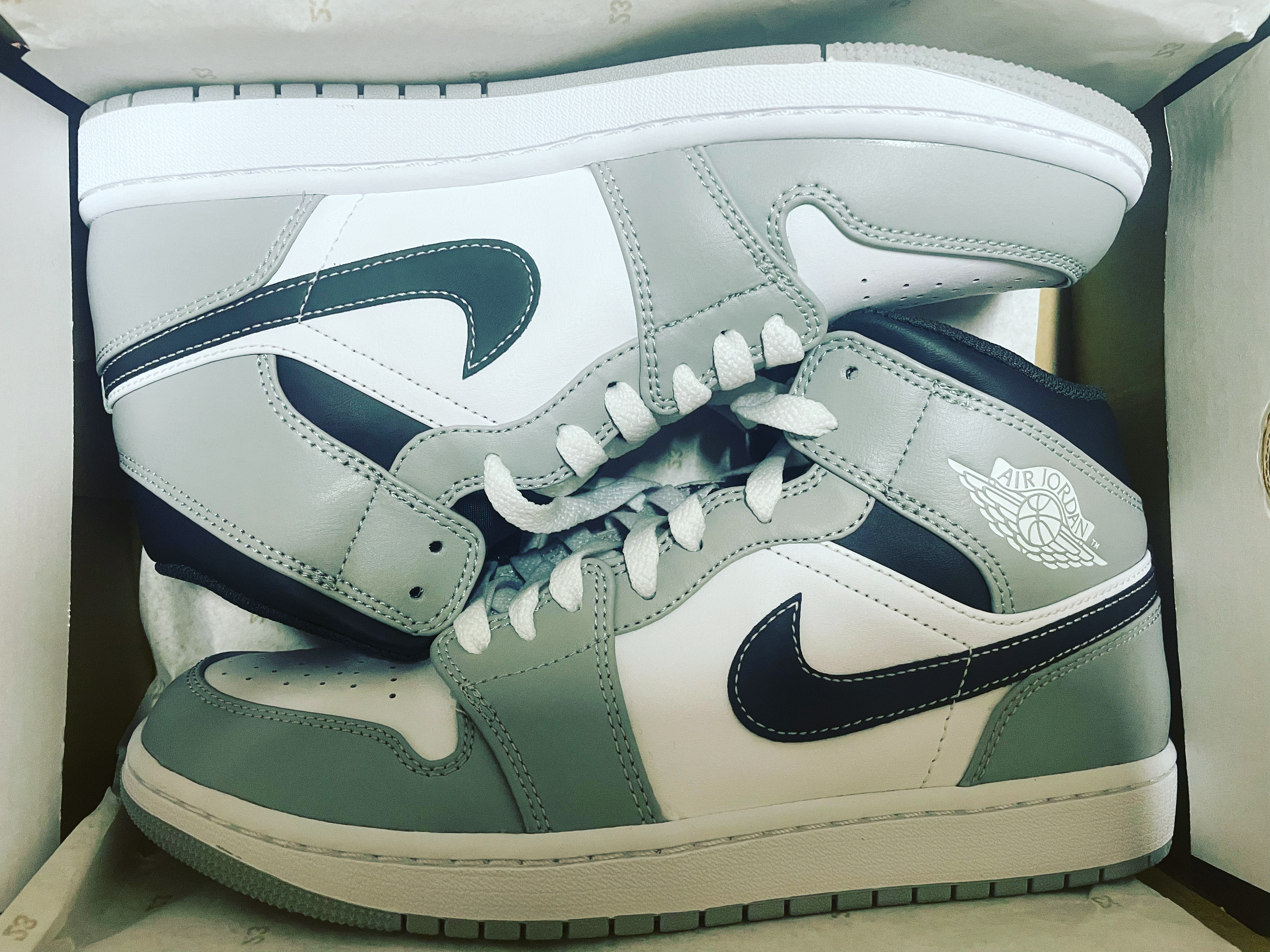 Jordan 1 Mid Light Smoke Grey Anthracite 착용 스타일