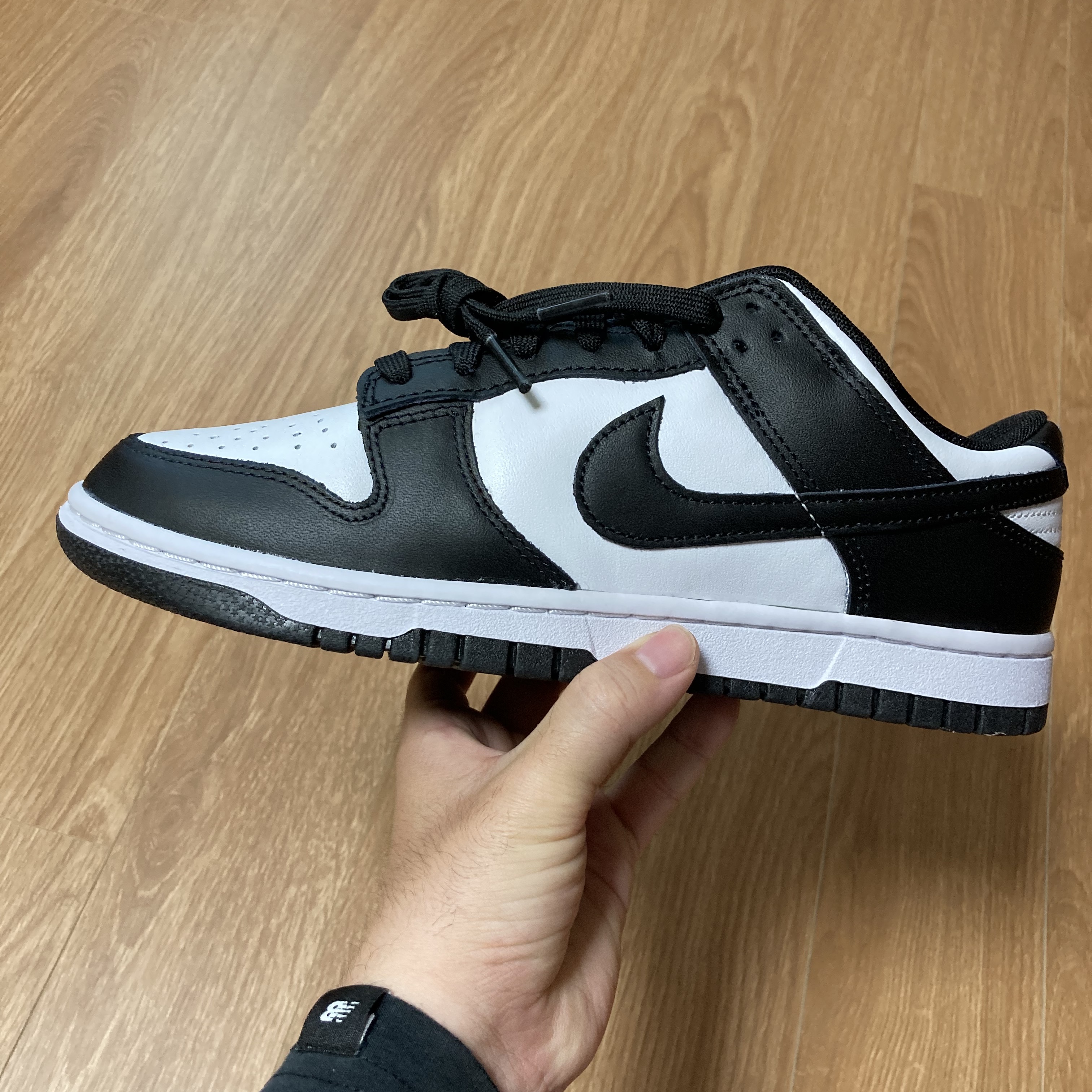 Nike Dunk Low Retro Black 착용 스타일 - 1