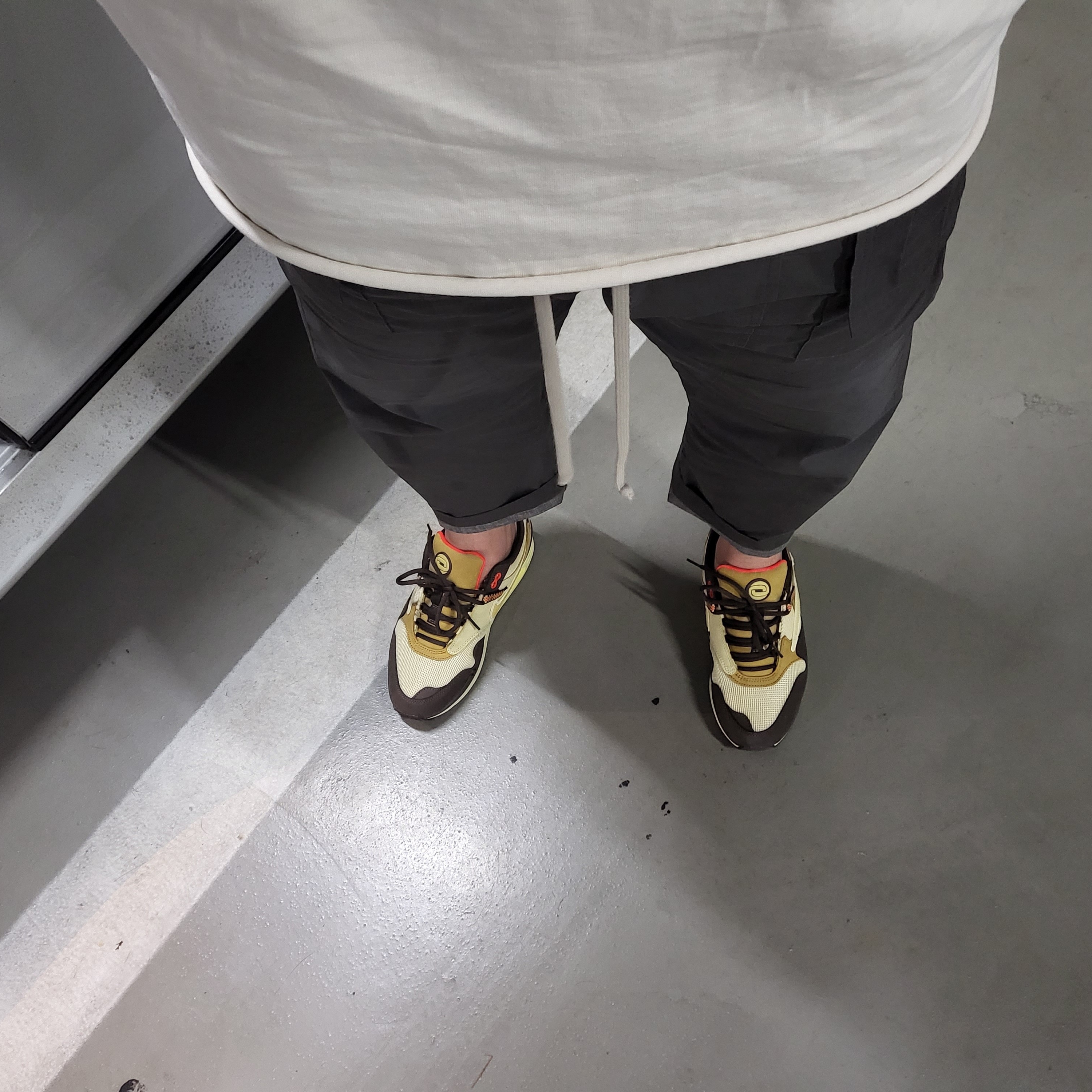 Nike x Travis Scott Air Max 1 Cact.us Brown 착용 스타일 - 2