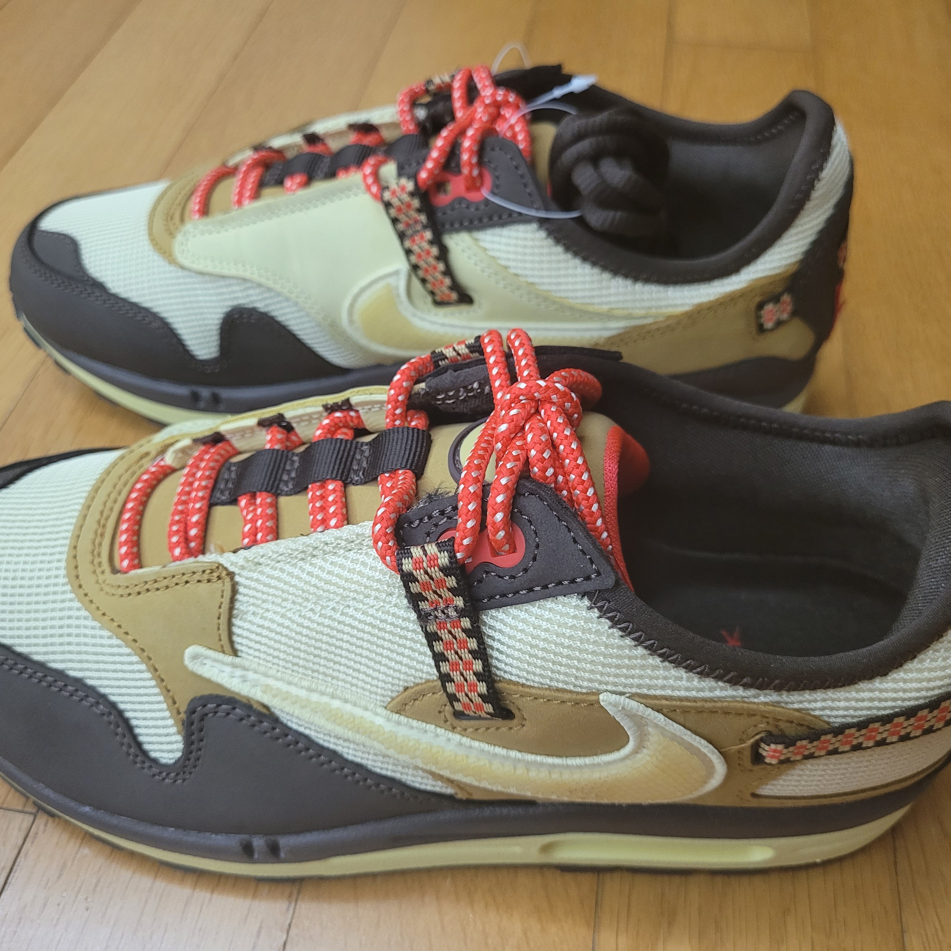 Nike x Travis Scott Air Max 1 Cact.us Brown 착용 스타일 - 1