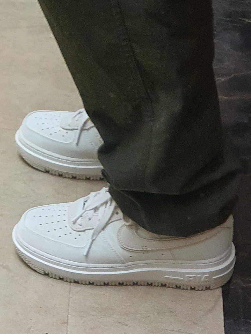 Nike Air Force 1 Luxe Summit White 착용 스타일 - 2