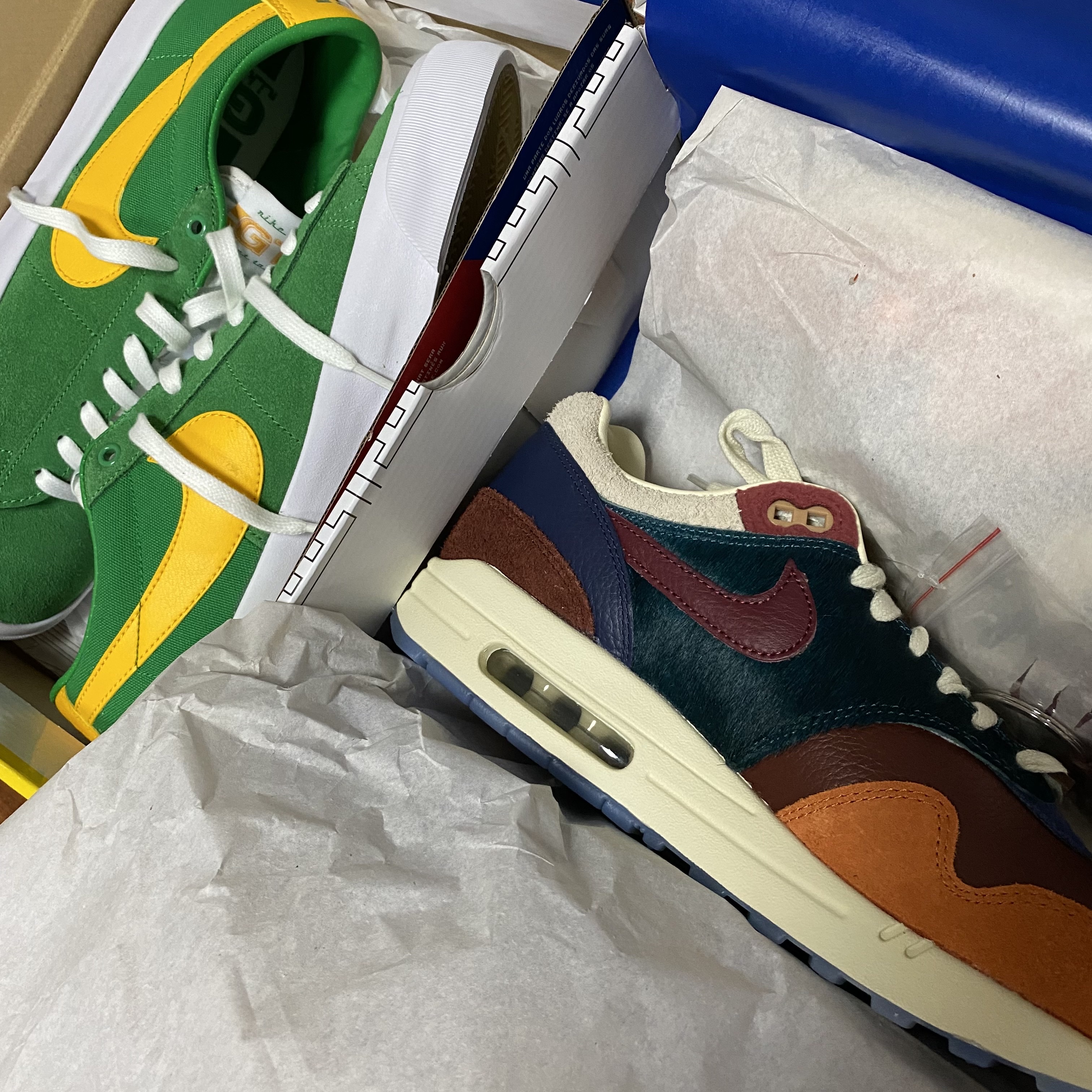 Nike x Kasina Air Max 1 SP Won-Ang Orange, Nike SB Zoom Blazer Low Pro GT Lucky Green 착용 스타일