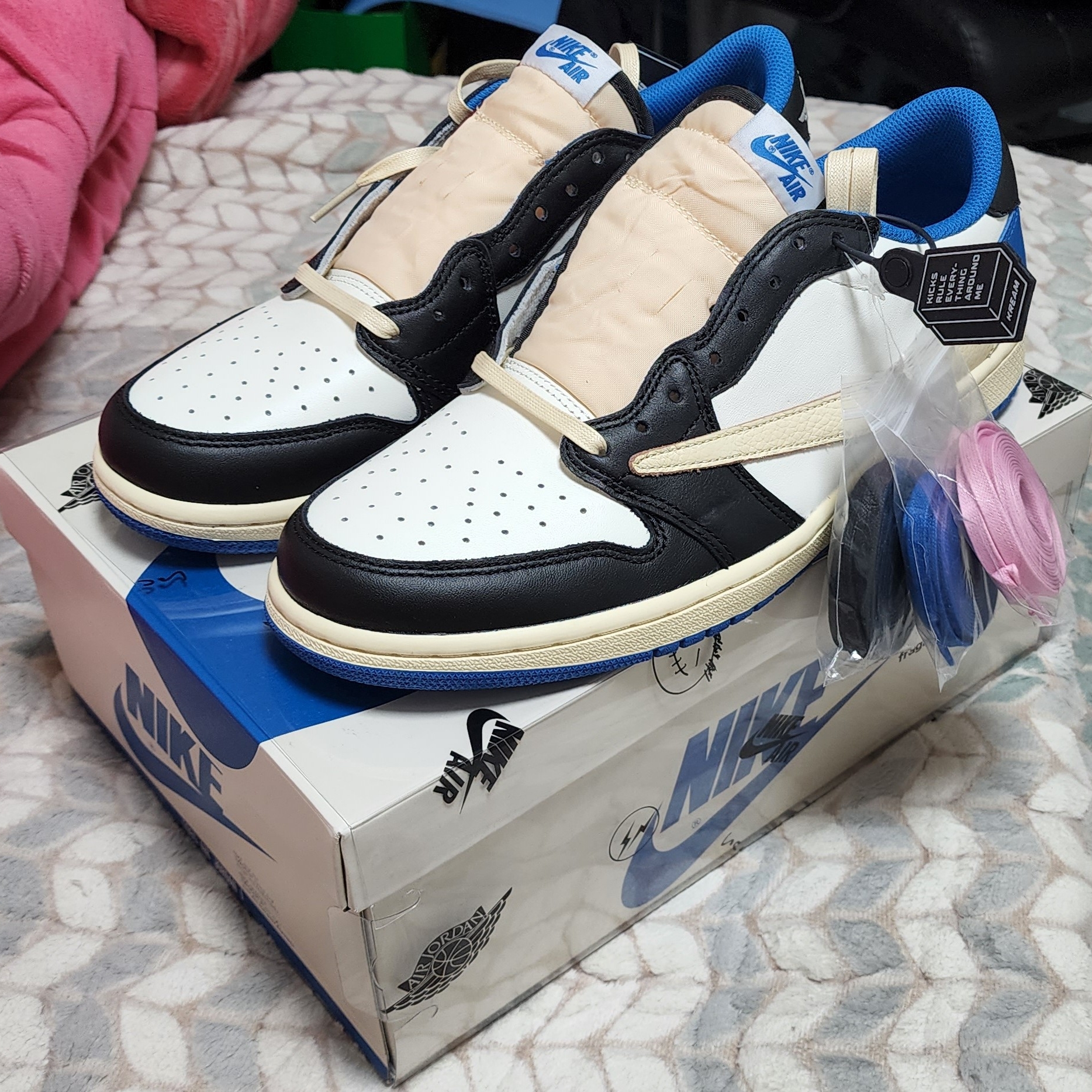 Jordan 1 x Travis Scott x Fragment Retro Low OG SP Military Blue 착용 스타일 - 2
