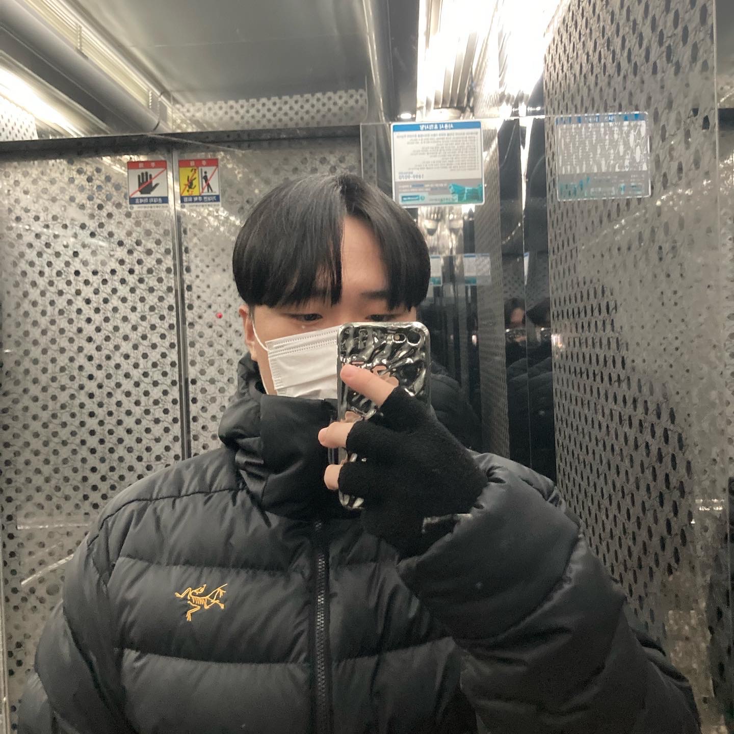 Arc'teryx Thorium AR Hoody 24K Black 착용 스타일 - 2