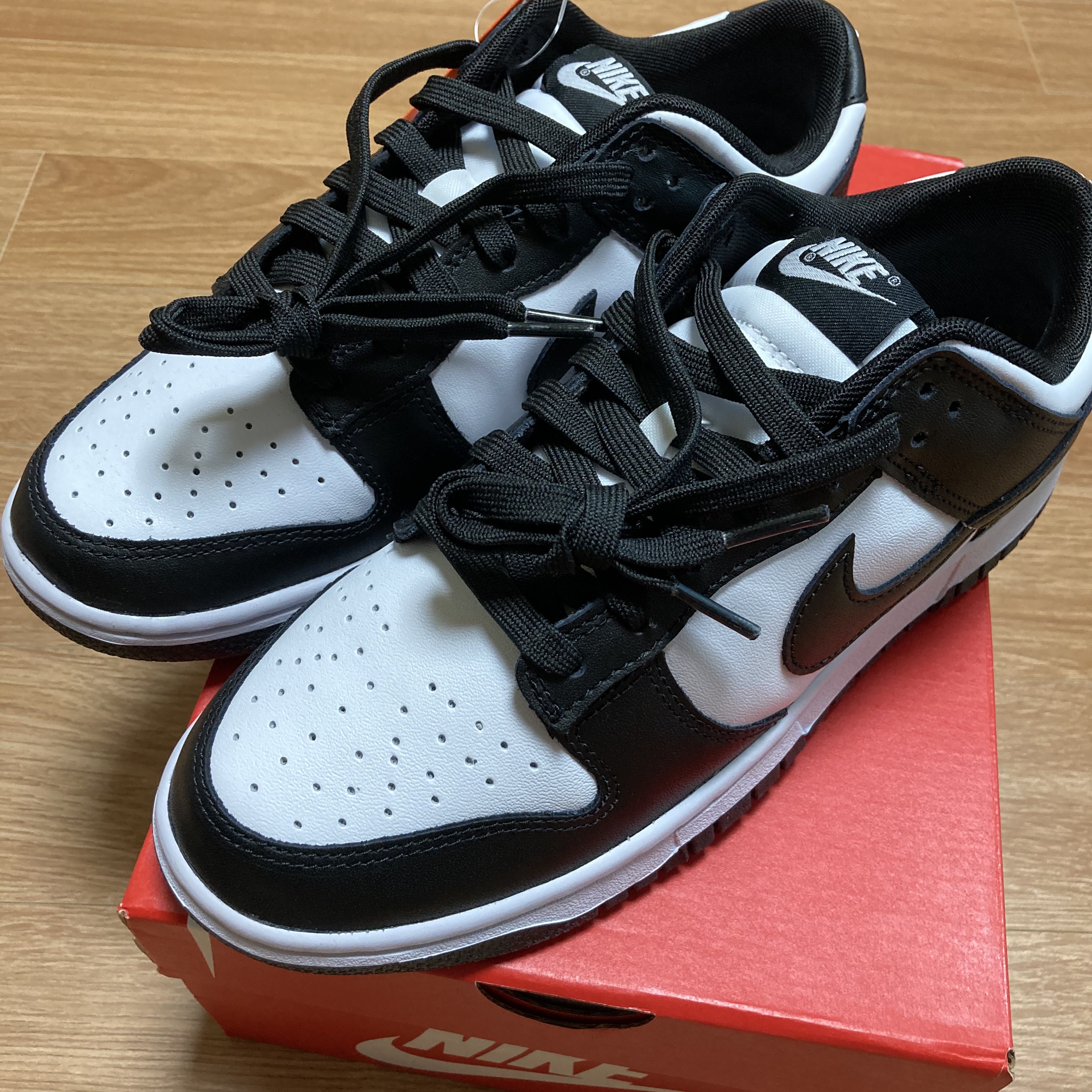 Nike Dunk Low Retro Black 착용 스타일 - 2