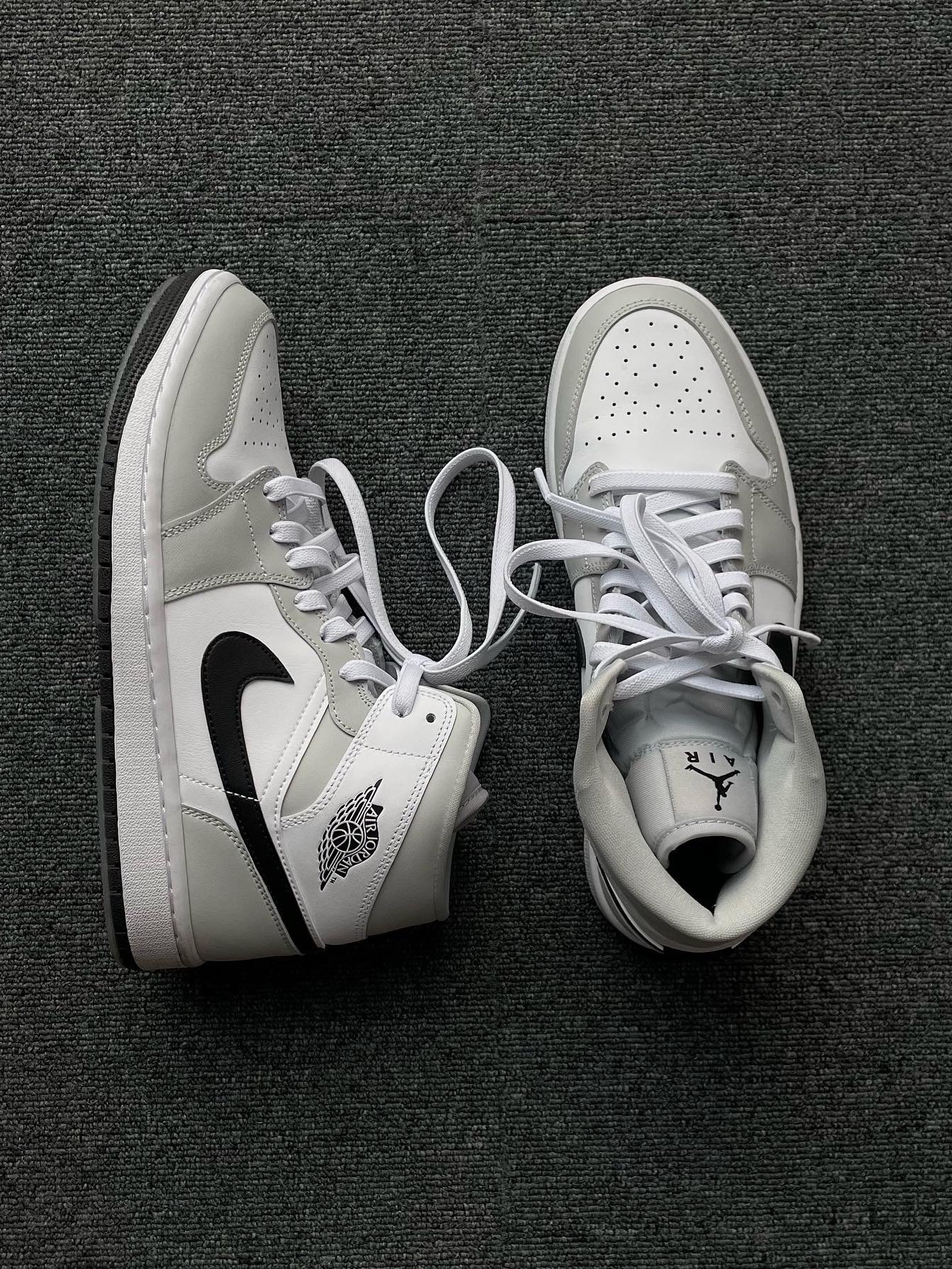 (W) Jordan 1 Mid Grey Fog 착용 스타일 - 1