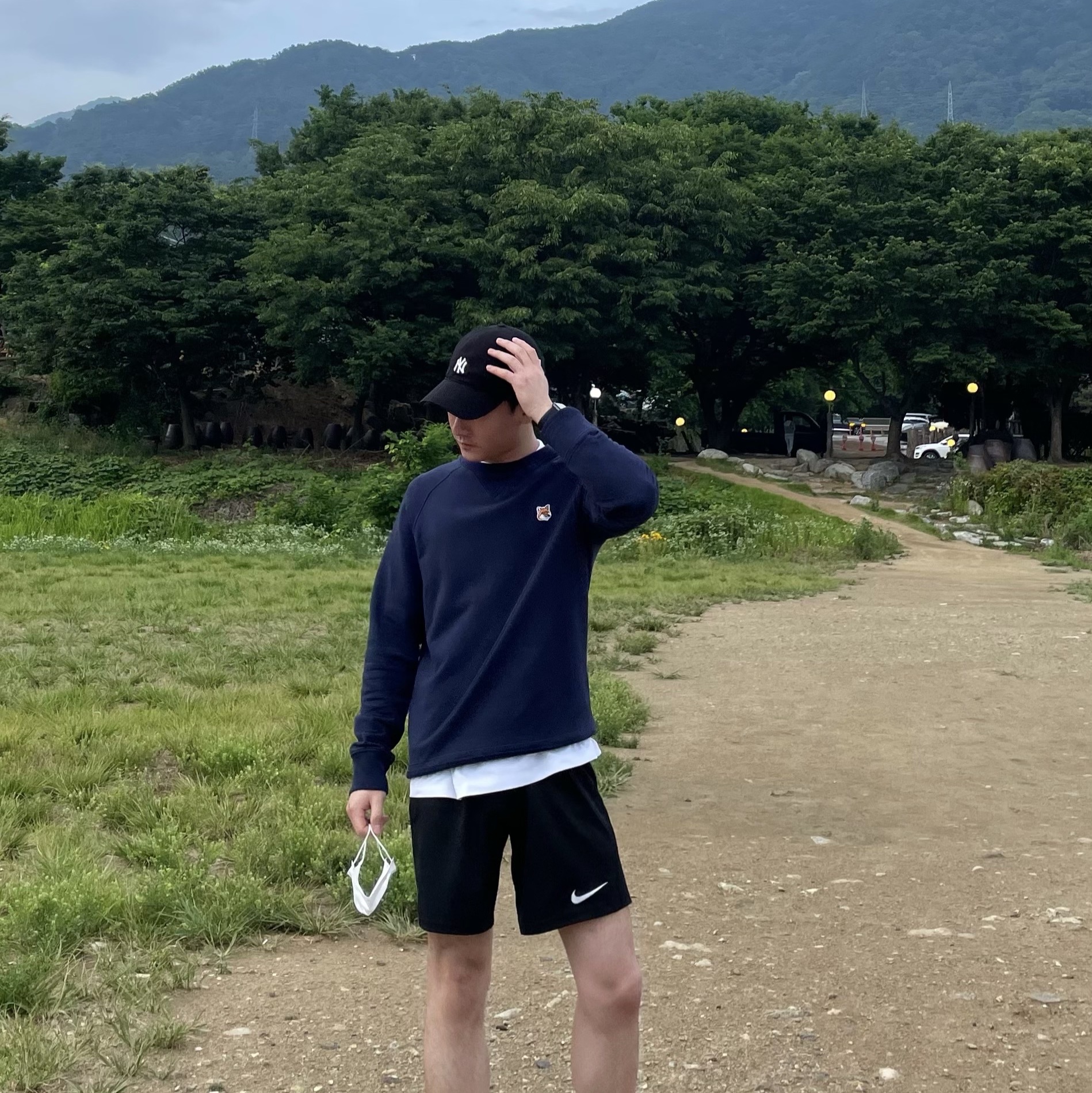 Maison Kitsune Fox Head Patch Classic Sweatshirt Navy, Nike Air Force 1 '07 Low White 착용 스타일 - 1