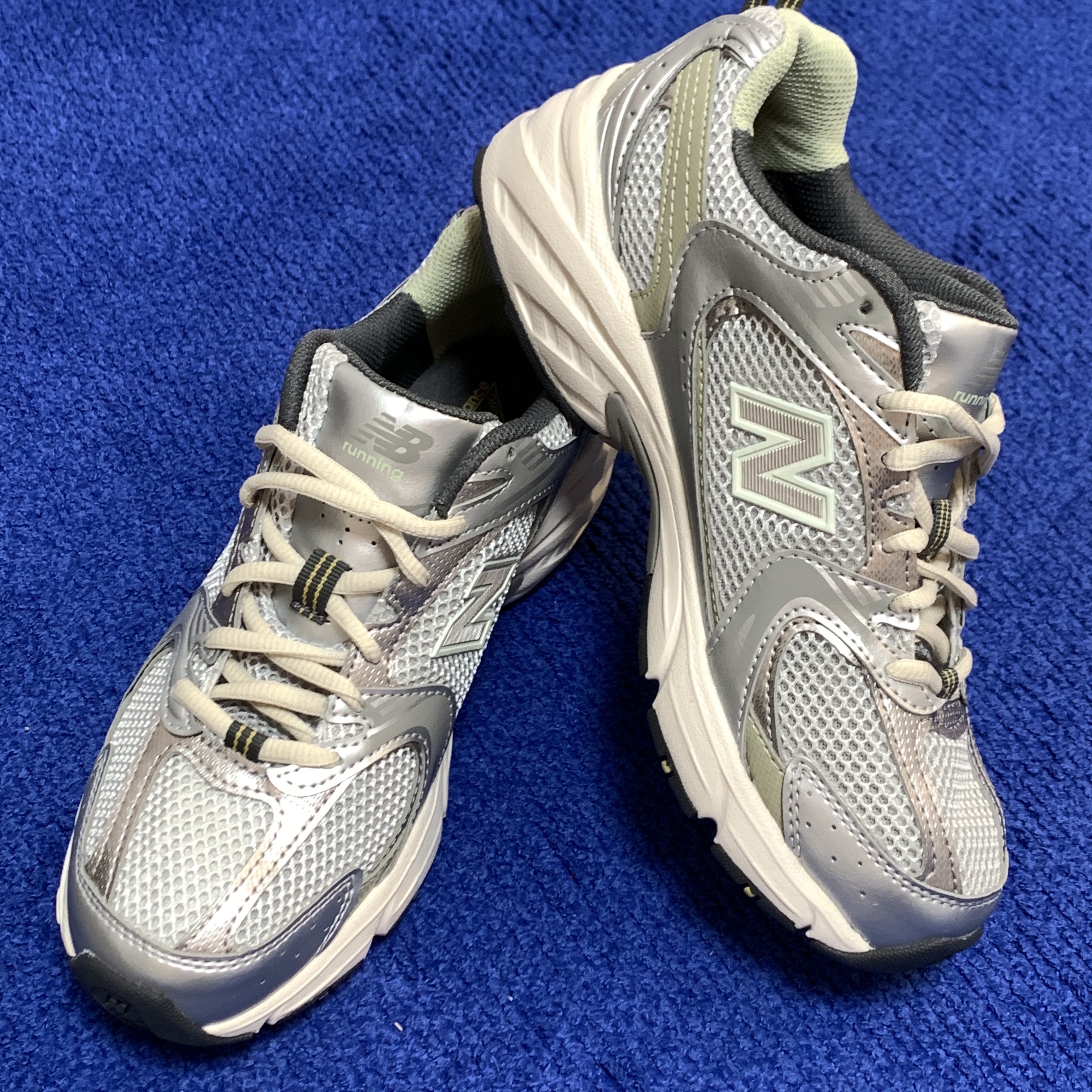 New Balance 530 Earth 착용 스타일