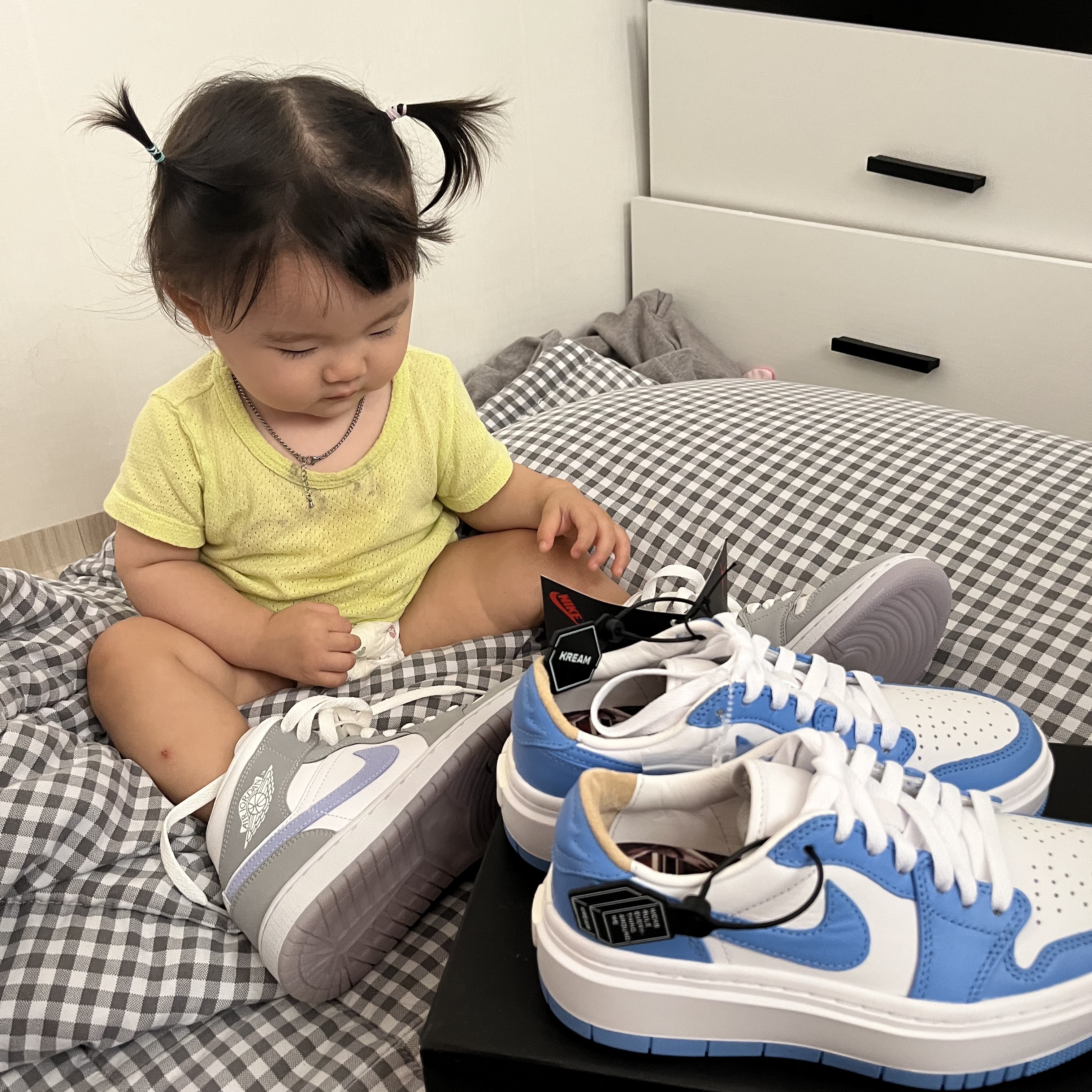 (W) Jordan 1 Mid Wolf Grey, (W) Jordan 1 Elevate Low SE University Blue 착용 스타일