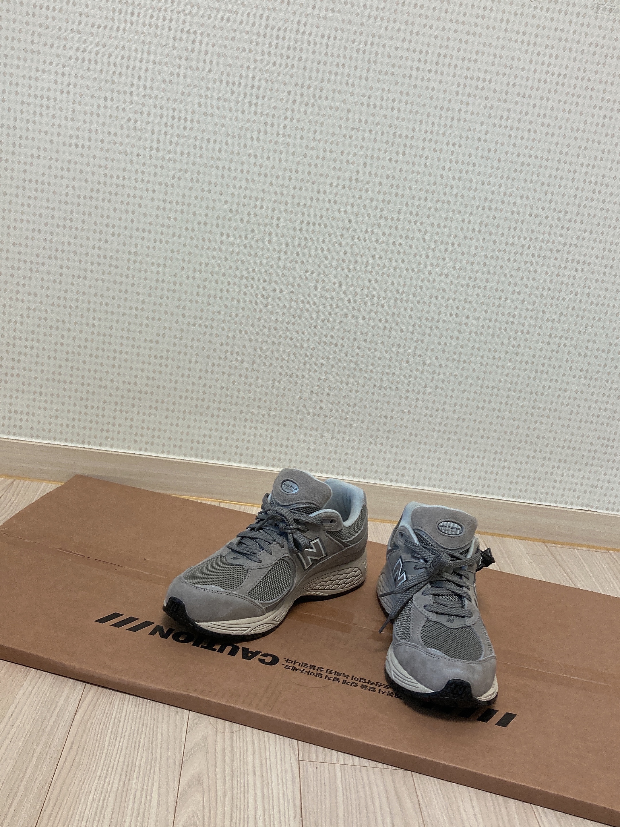 New Balance 2002R Grey 착용 스타일 - 4