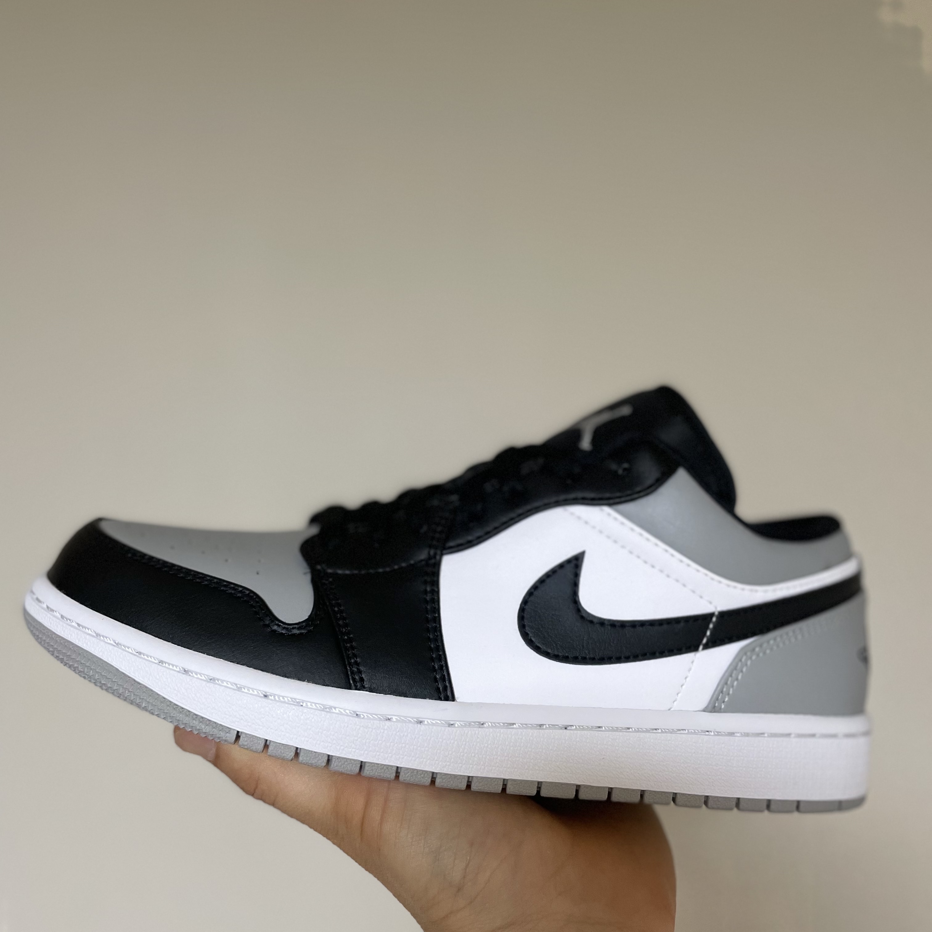 Jordan 1 Low Light Smoke Grey Black 착용 스타일 - 3