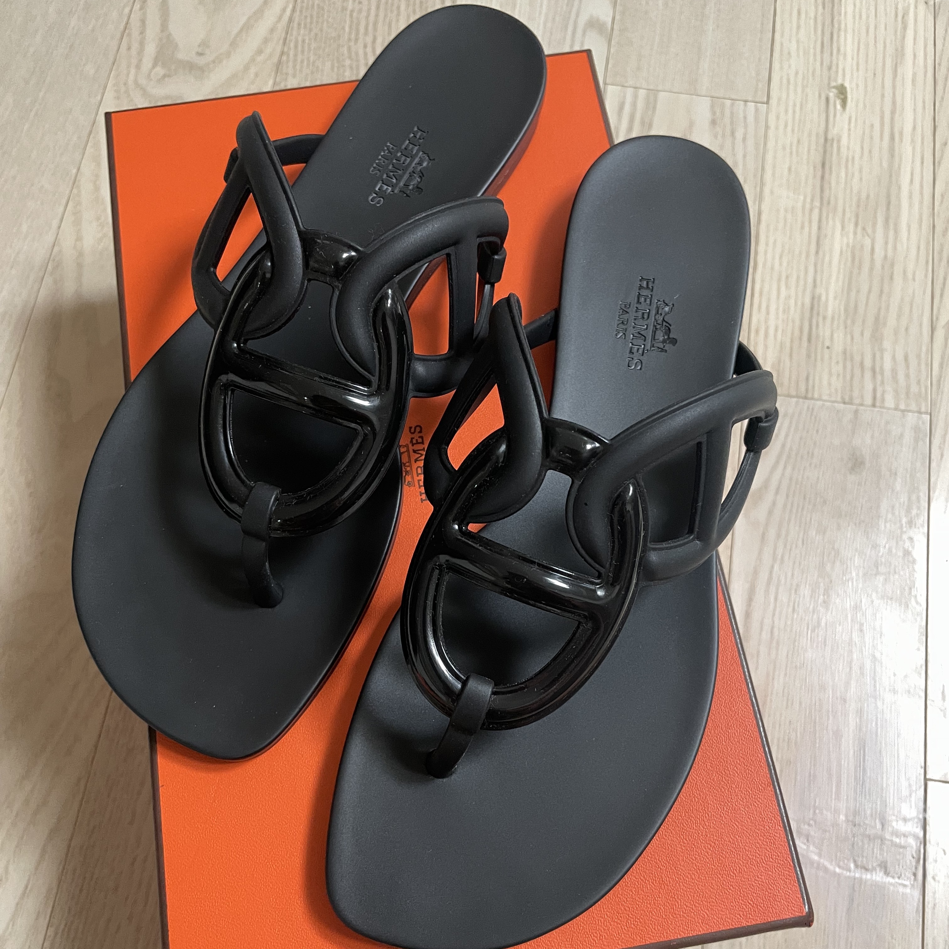 (W) Hermes Egerie Sandal Noir 착용 스타일