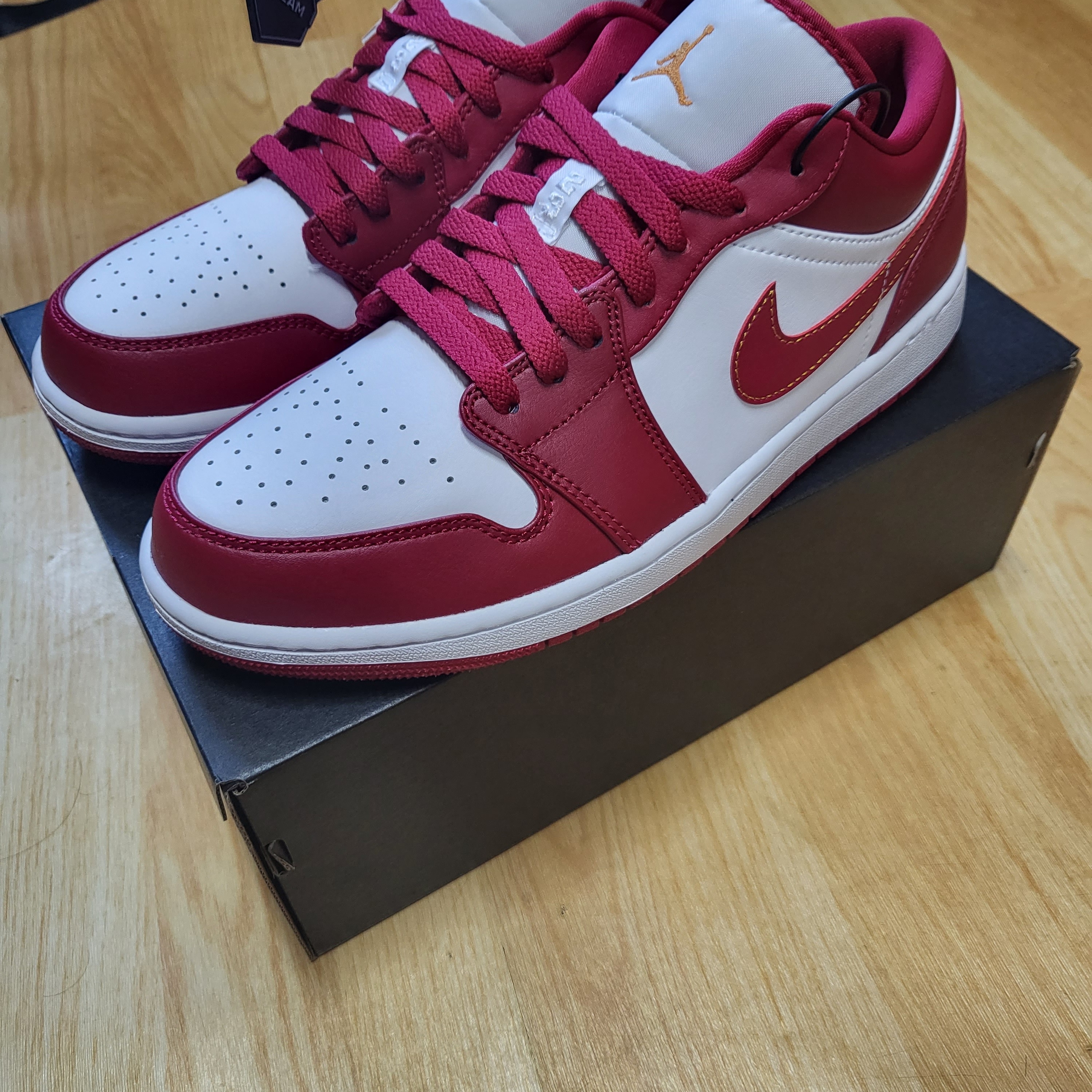 Jordan 1 Low Cardinal Red 착용 스타일