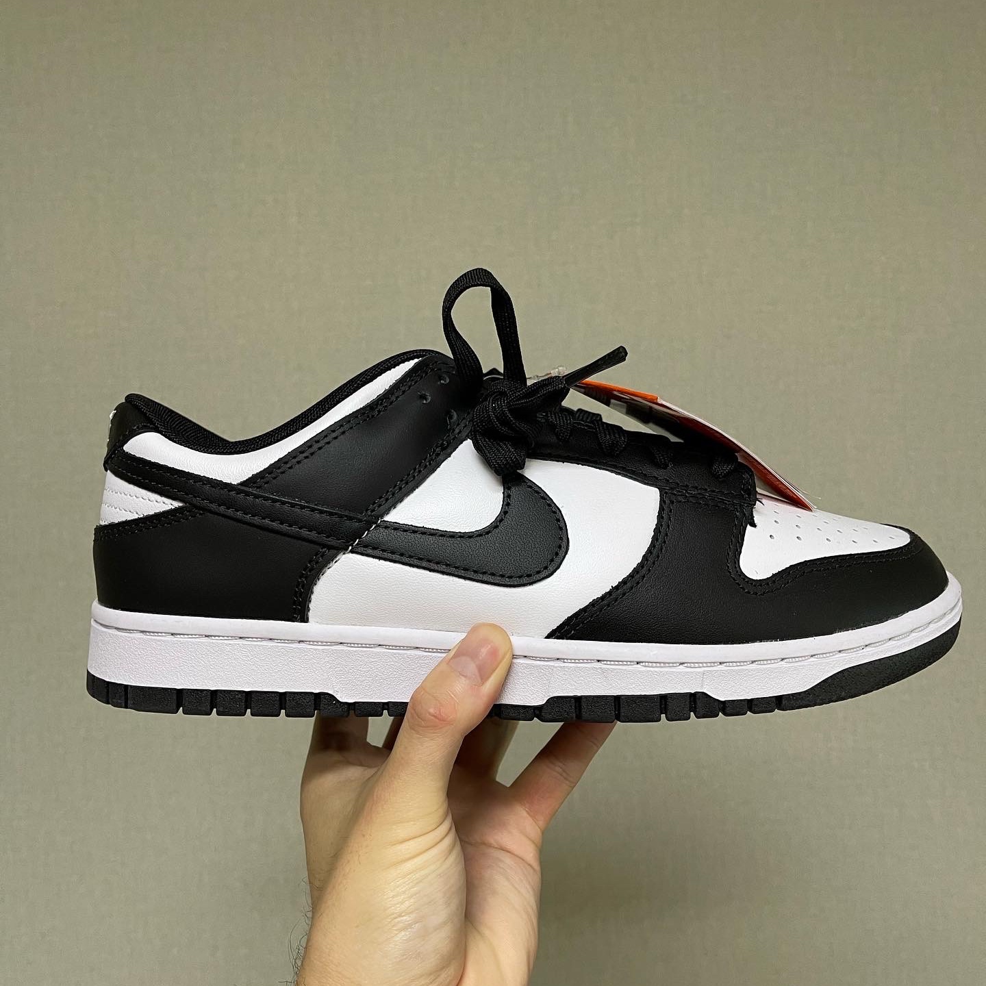 Nike Dunk Low Retro Black 착용 스타일 - 2