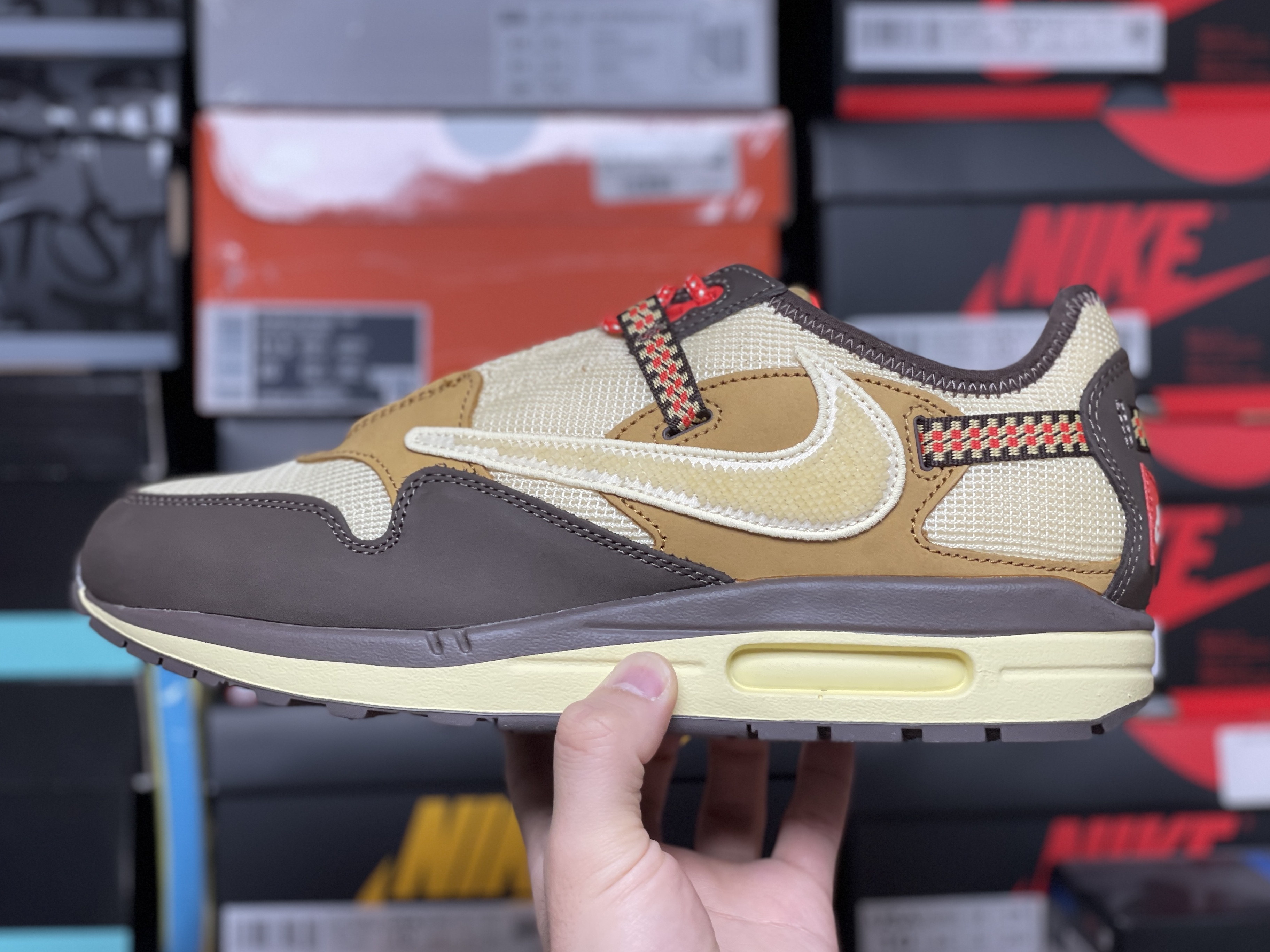 Nike x Travis Scott Air Max 1 Cact.us Brown 착용 스타일