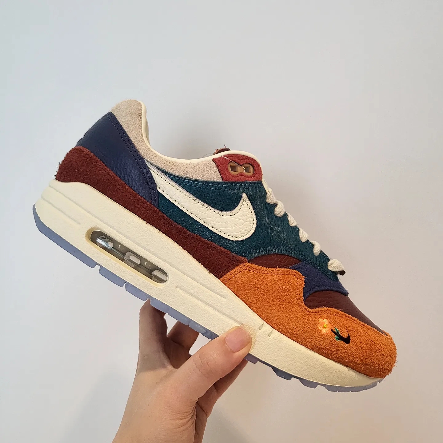 Nike x Kasina Air Max 1 SP Won-Ang Orange, Nike x Kasina Air Max 1 SP Won-Ang Particle Grey 착용 스타일 - 1