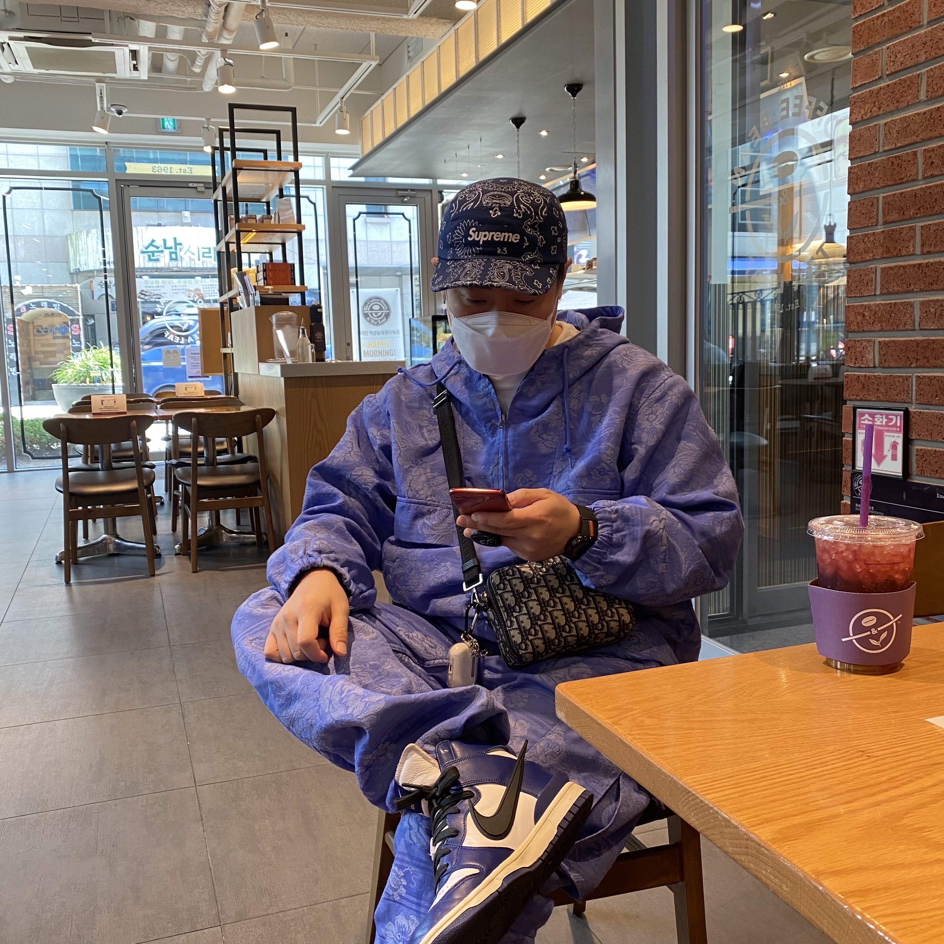 Supreme Floral Tapestry Anorak Blue - 21SS, Supreme Floral Tapestry Cargo Pants Blue - 21SS 착용 스타일