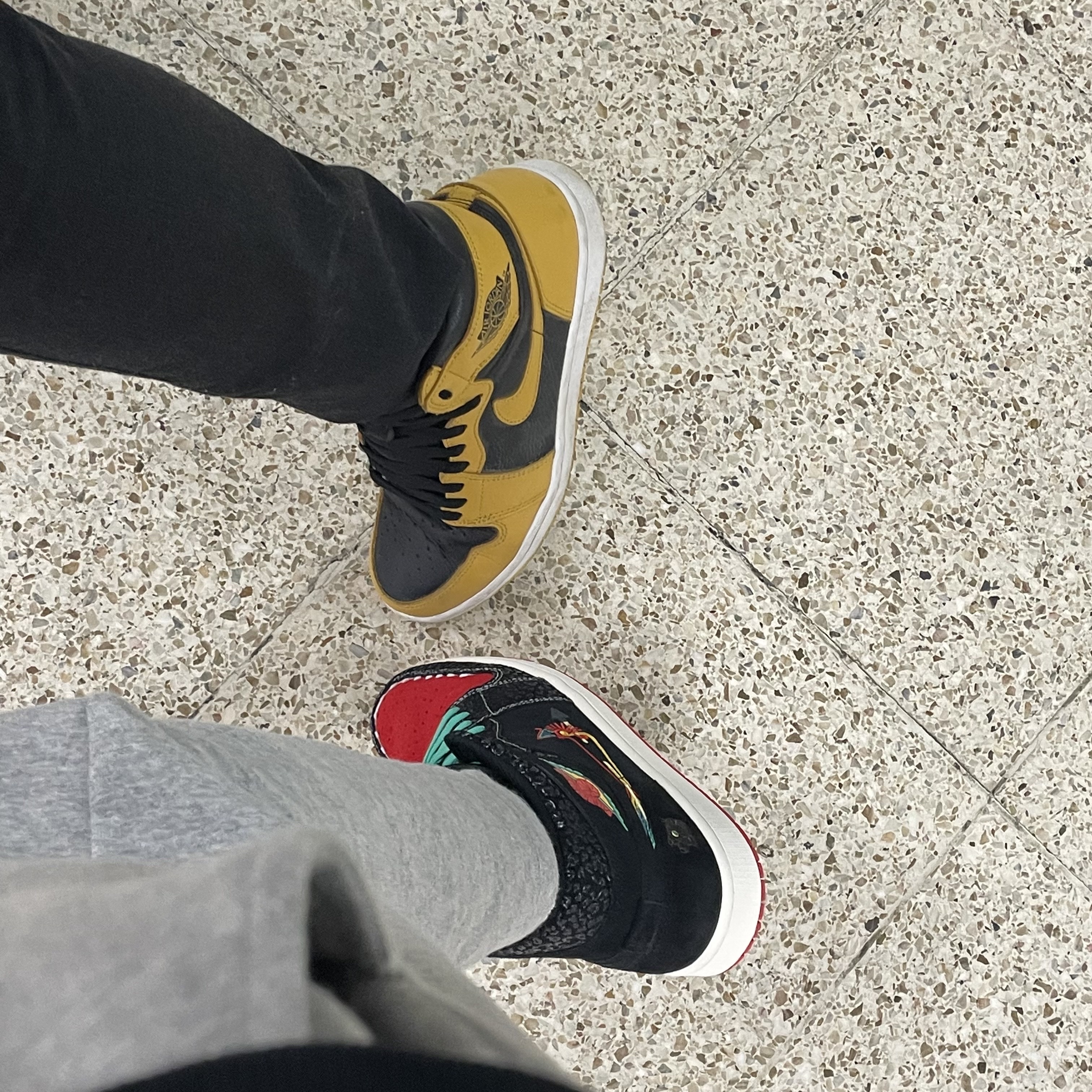 Jordan 1 Mid SE Siempre Familia 착용 스타일 - 2