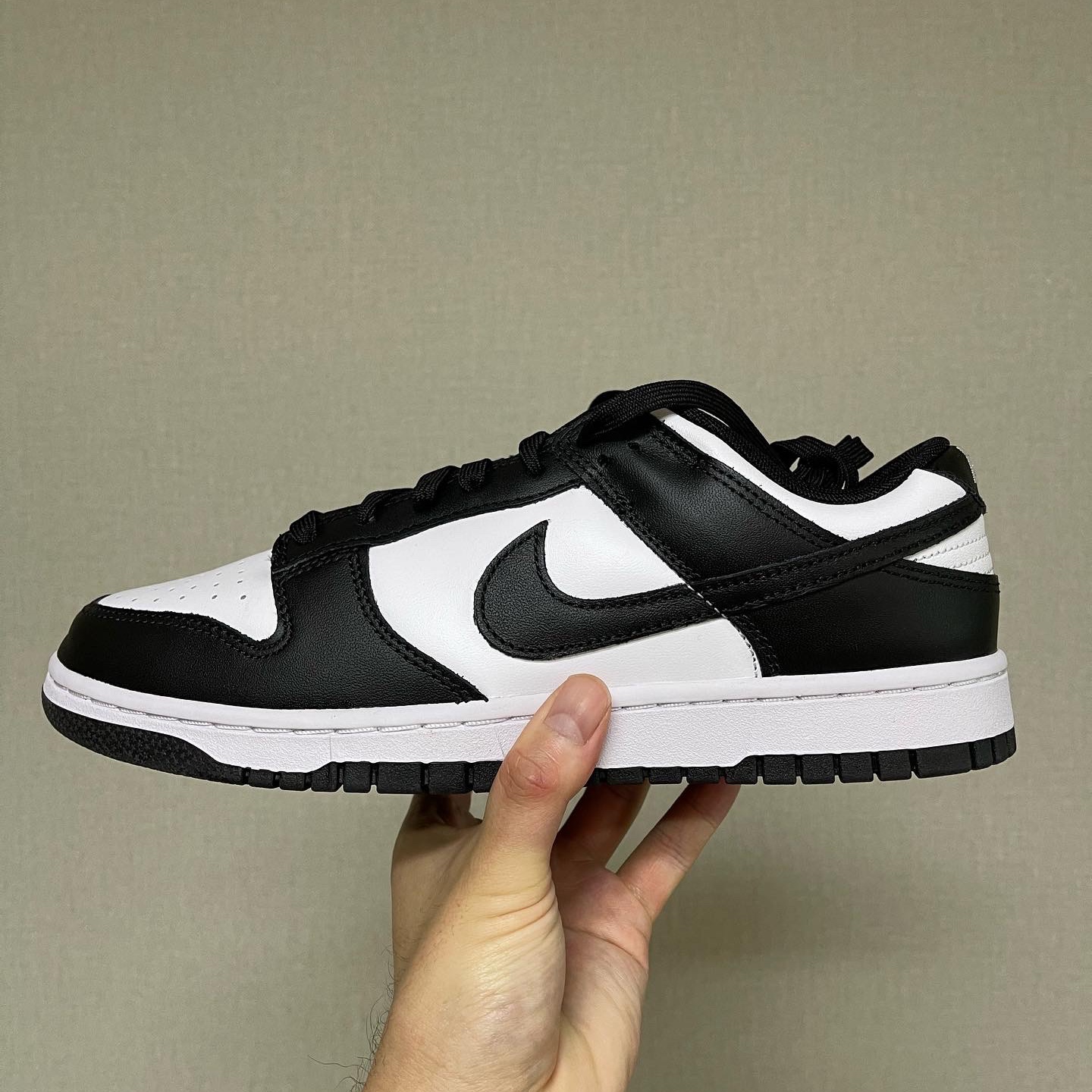 Nike Dunk Low Retro Black 착용 스타일 - 1
