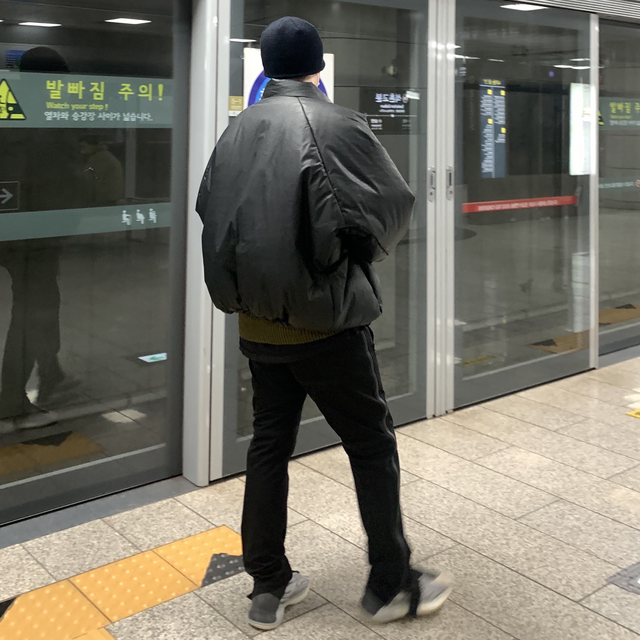 Yeezy Gap Round Jacket Black, Adidas Yeezy QNTM Lifestyle 착용 스타일