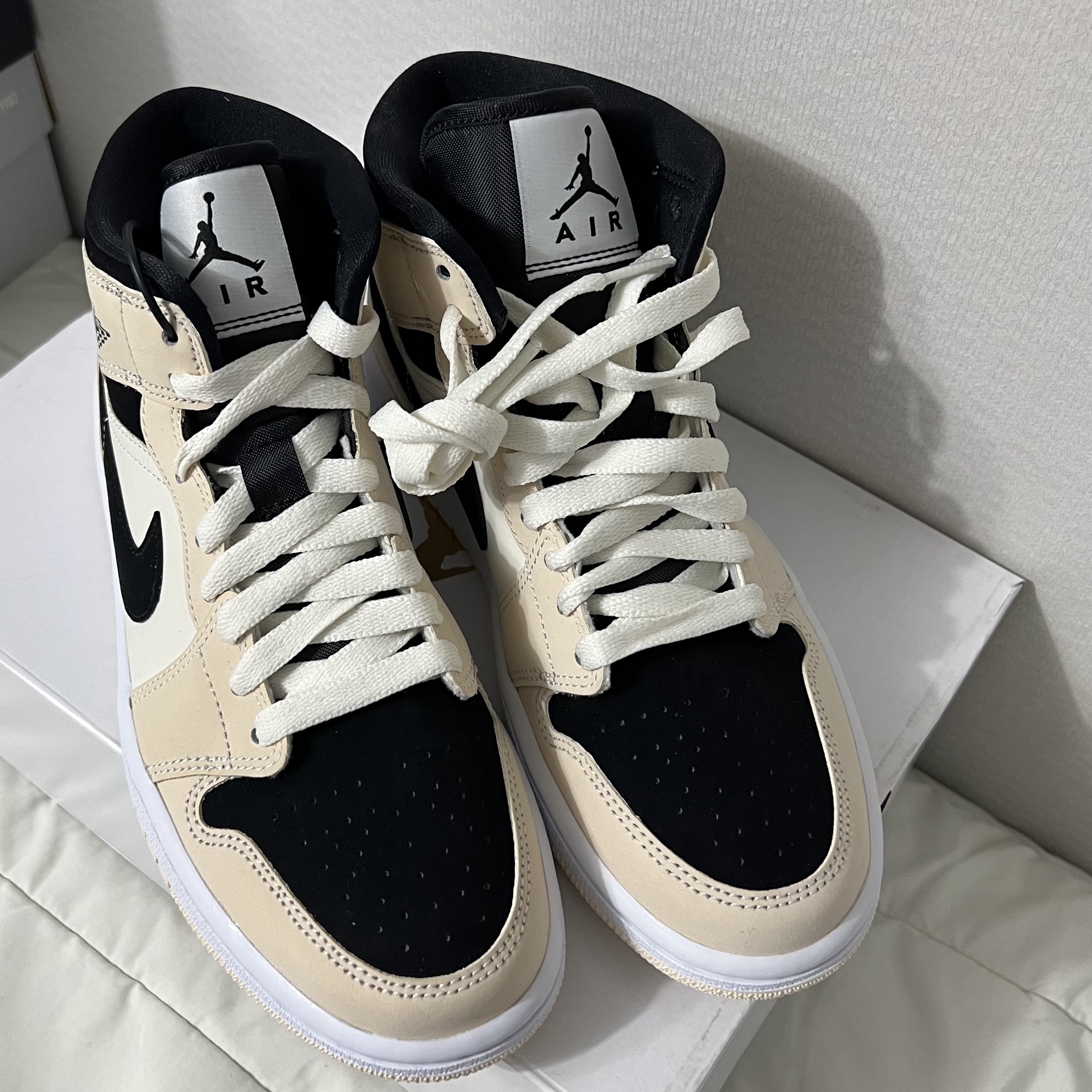 (W) Jordan 1 Mid Barely Orange 착용 스타일 - 3